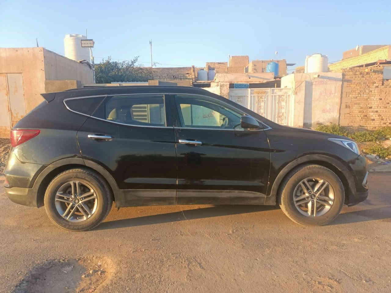 سنتافيا مديل 17 حره بدون يرباك بدون شاصي جاملغ وبنيد نفسهن مصلحيهن محرك 4 سلندر بيها كشنات مال 7 راكب السياره جاهز من كلشي 
صور الحادث بالمنشور
السعر 145
***********
