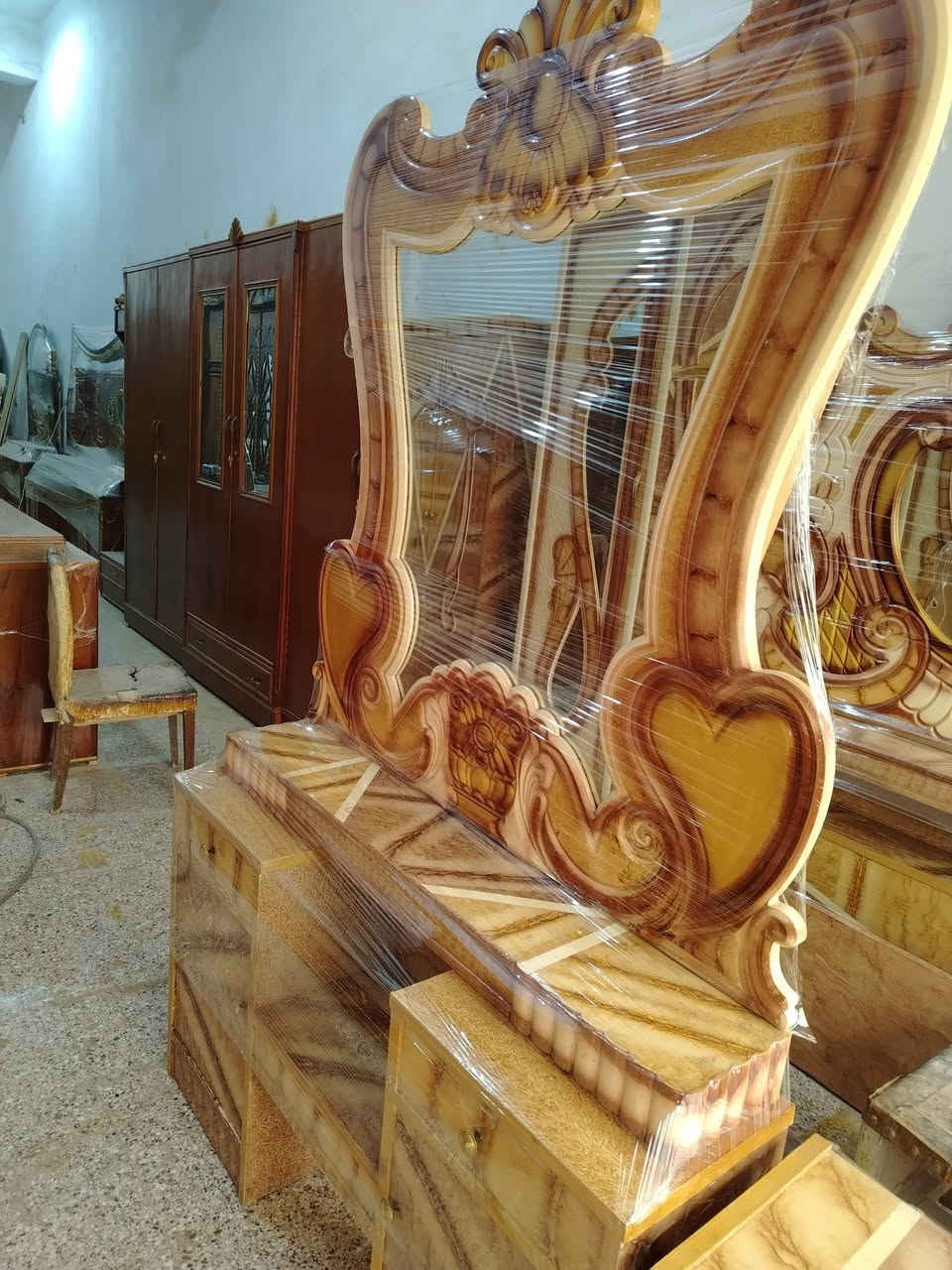 غرفة نوم ٦باب طابقين صبغ حراري نظافة فول خشب عراقي السعر ٧٧٥ الف بعقوبة كاطون شارع أبو رباح مجاور مرطبات السيد *********** مزاد ابو كرار الغريباوي
