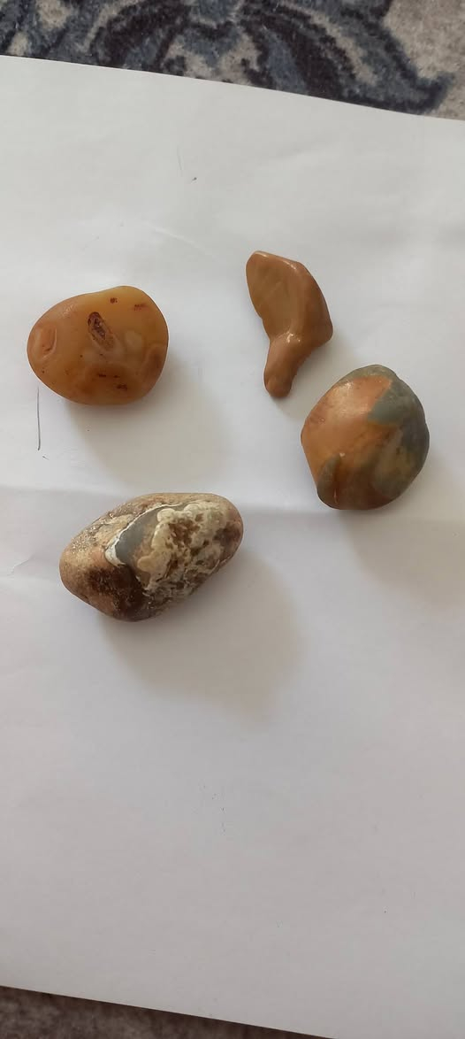 السلام عليكم ورحمة الله وبركاته احجار للبيع اليحب يتواصل على الواتساب او على الرقم ***********
