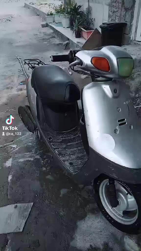 سلام عليكم دراجه بطه للمراوس بيجي 9 زروف 
دراجه بطه للمراوس بيجي 9 زروف دراجه نضيفه ونشطة شلعه ومعدل محرك ناعم ونضيف كلشي شغال لايت اشاير عداد سرعه شغال بس سلف يرادله باتري دراجه صار 10 أيام متروكه صورته بدون غسل كله بلاديه ..كربلاء


**إذا كنت صاحب هذا الإعلان وتريد حذفه لأي سبب، رجاءا أرسل رسالة إلى الدعم الفني**