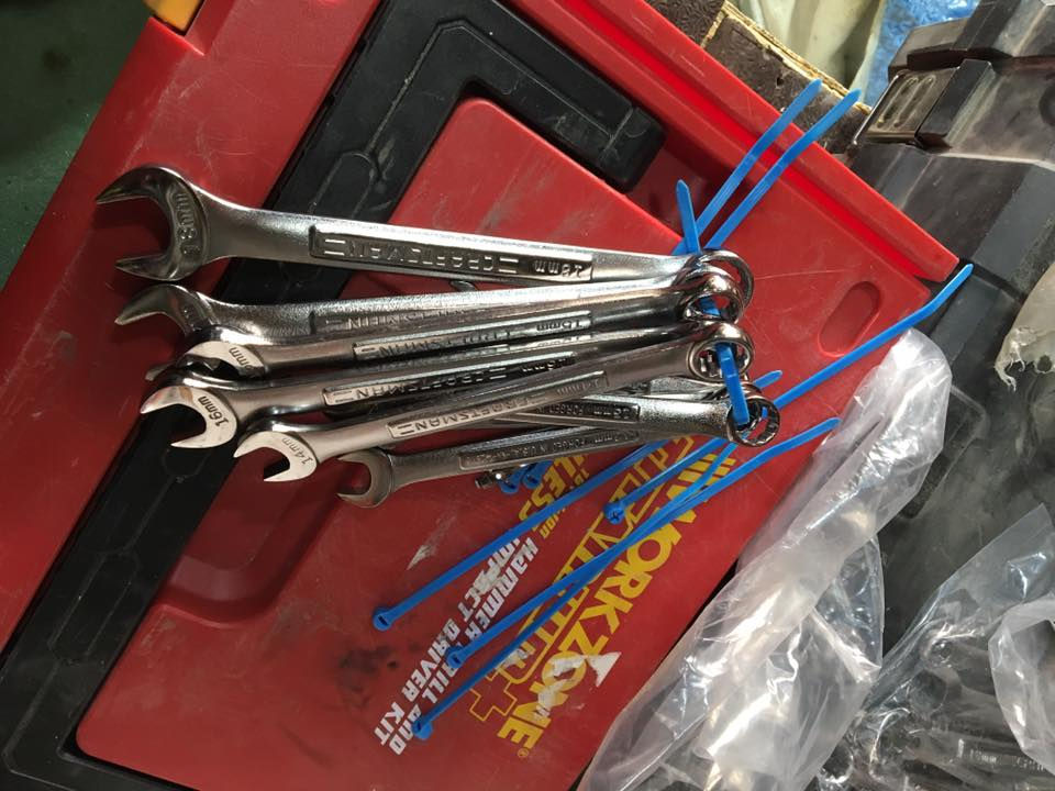 سيت. صبانه. راس بوكس. كرفتز مان. امريكي.  100$.  

 العنوان. بصره.     يوجد. توصيل جميع المحافضات.   
***********.
