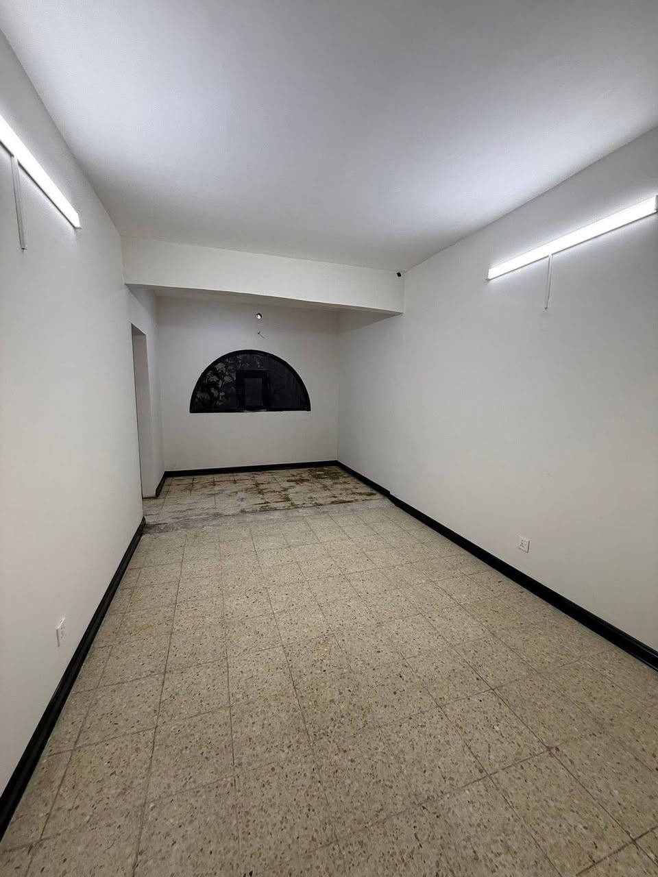 #للأيجار___في___السيدية
شـقة طابـق اول السيدية مجمع 5

تحتوي على 3 غرف نوم وصاله ومطبخ وخدمات

بدل الايجار 750الف  
______________________________________
للأستفسار اكثر تفضلو بزياره مكتب الطائي للعقار 💎

السيديه شارع المركز عماره شركه السراب للمطابخ ✔️

او الأستفسار ع الارقام ادناه 📞↘️↘️ (متوفر واتساب )📌🔛

***********
