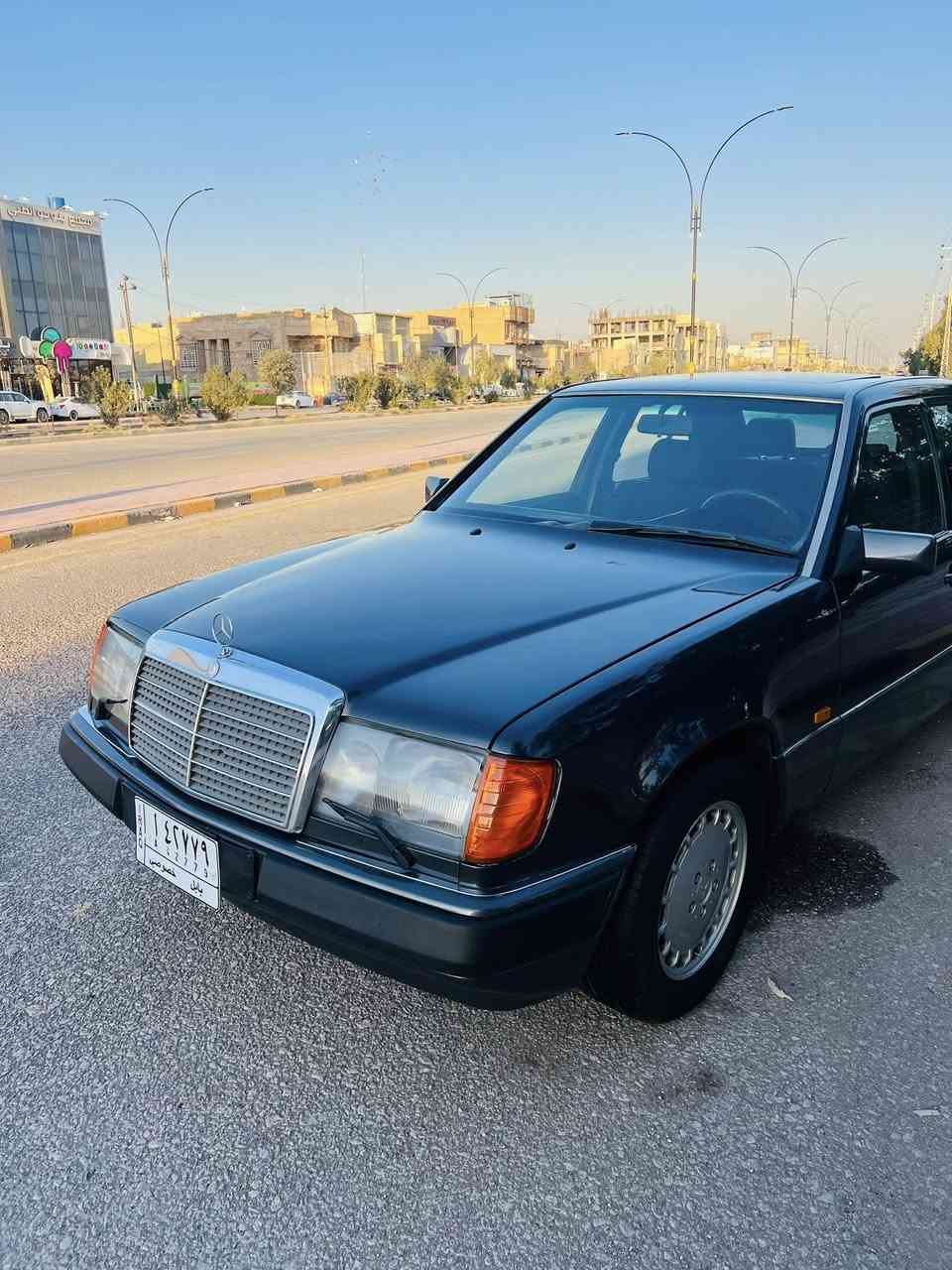 سلام عليكم 
مارسدس دب للبيع رقم بابل بسمي 
موديل 1990 
محرك محور VVT 3000.  كير ومحرك جدد
حداديه جديده  اريل كهربائي
جام تحكم كهرباء 
تبريد عوزه بس غاز 
السياره جاهزه من كلشي 
السعر 77 وبيه مجال 
للاستفسار ***********
