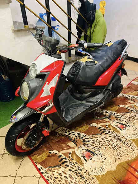 السلام عليكم 
دراجه سكنس جبلي 2013 للبيع 
مكينه مكفوله كفاله عامه مامفتوحه جيب فيتر وفحص
كهربائيات كلها شغاله الدراجه بيها غراض ستيرن رياضي بكلايت R6 يدات بريك كوسو جاملغ رياضي ودراجه وياها دمام سستم سماعتين بلوتوث مكاني الحسينيه مال راشديه 
السعر خاص 
رقمي *********** بي واتساب
