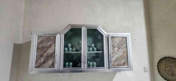 كاونتر كويتي 
قياس القطعه الارضيه متر و60 سم
القطعه التعليگ قياسها متر و45 سم 
قياس السنك 1 متر  مع خلاط وسنك سل ستيل اصلي
القطعه الصغيره الارضيه 50 سم يعني نص متر 
مرمرمه مصبوغه ابيض  جماليه 
مكانه البصره الزبير 
للتواصل ***********
