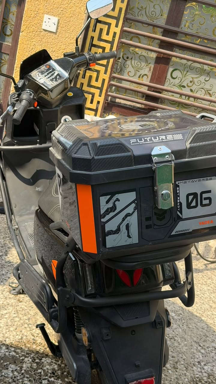 سلام عليكم دراجة شحن
شركة(Yadea) 6 بطاريات سرعتها ٦٥ 
الله شاهد جديدة صار شهر ونص من نزلتها من الشركة وبيها ضمان سنتين وورقة الضمان بعدها موجودة مال شركة 
سعرها (مليون) وبيها مجال
للاتصال ***********
