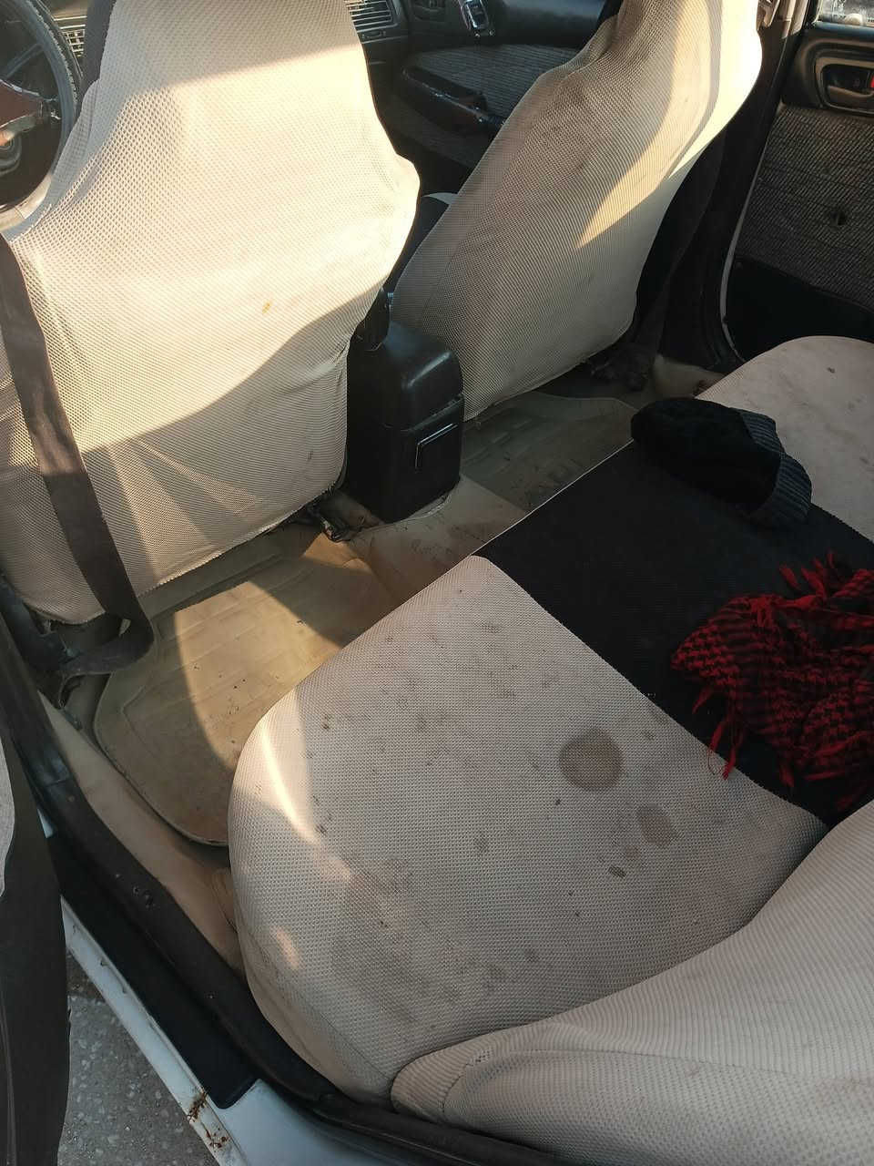 لسلام عليكم كرونه موديل1992 مكفوله من الكص والنقل جثه وحته من لضربه لقويه كير و مكينه و تبريد او مشط كله مكفول  جاهزه رقم نجف  السعر 44 وبيه مجال مكان السياره نجف المشخاب  ‏ رقم المبايل ‪***********
