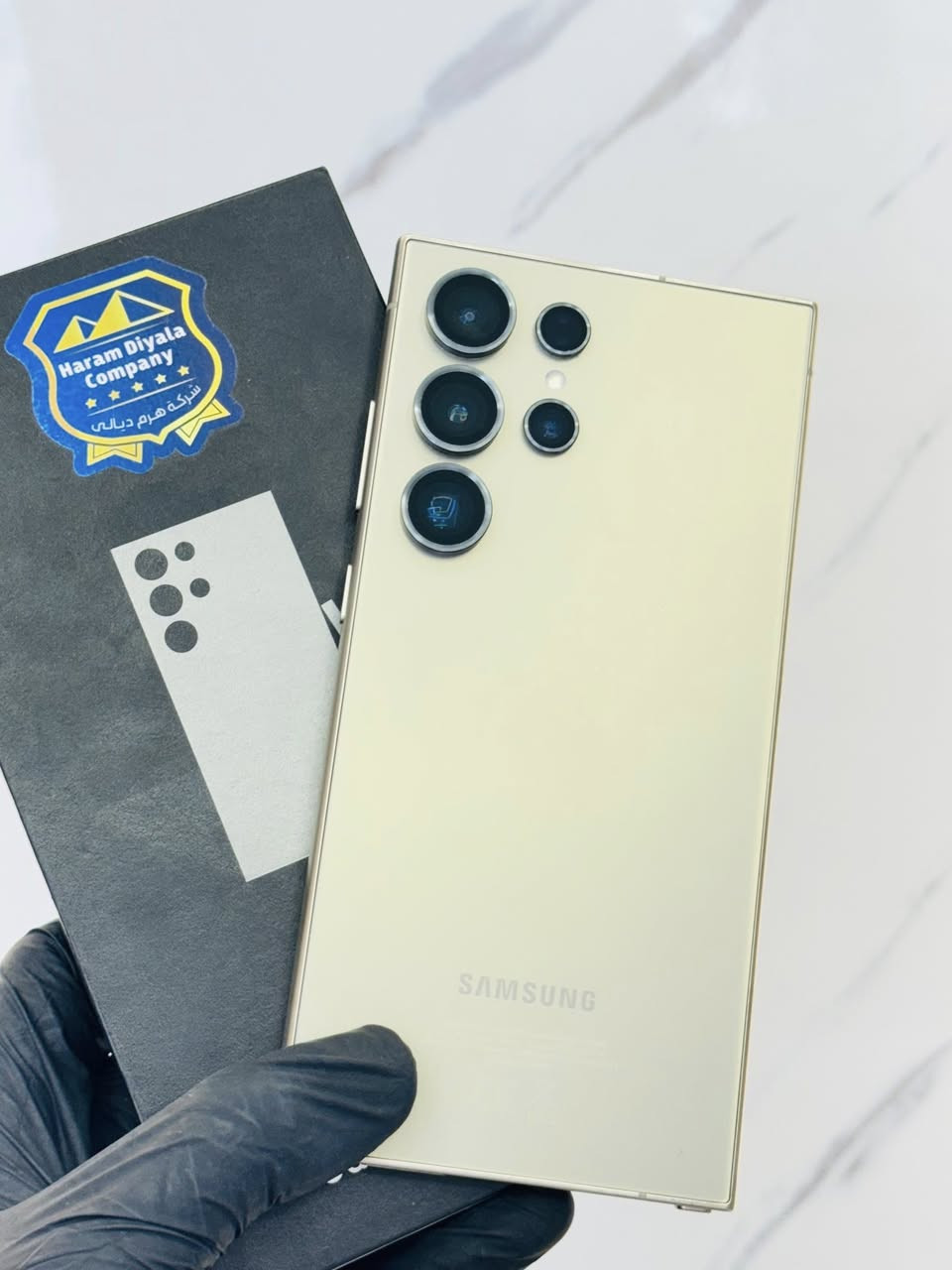 📱 عرض ملك الهواتف - S24 Ultra 📱
تبحث عن الأناقة والأداء الجبار؟ محمد ستور يقدّم لك العملاق من سامسونج بحالة ممتازة وكأنّه جديد!

✨ المواصفات والتفاصيل:
• الموديل: Samsung Galaxy S24 Ultra.
• الذاكرة: 256 جيجابايت (مساحة تخزين ضخمة لصورك وملفاتك).
• الحالة: مستخدم "نظيف جداً" (بناءً على الصور المرفقة).
• الملحقات: متوفر مع كامل ملحقاته الأصلية.

🔥 لماذا تختار S24 Ultra؟
• كاميرا خرافية: دقة تصل إلى 200 ميجابكسل لتصوير احترافي.
• الذكاء الاصطناعي: ميزات Galaxy AI التي تجعل مهامك اليومية أسهل.
• شاشة عملاقة: تجربة مشاهدة وألعاب لا تُقارن مع سطوع مذهل.
• إطار من التيتانيوم: قوة تحمل وفخامة في الملمس.

📍 عنوان المحل :ديالى _بعقوبة _ركة الحاج سهيل
📞 للحجز أو الاستفسار: ***********_محمد الدليمي
🚚 يوجد خدمة توصيل لجميع المحافظات
