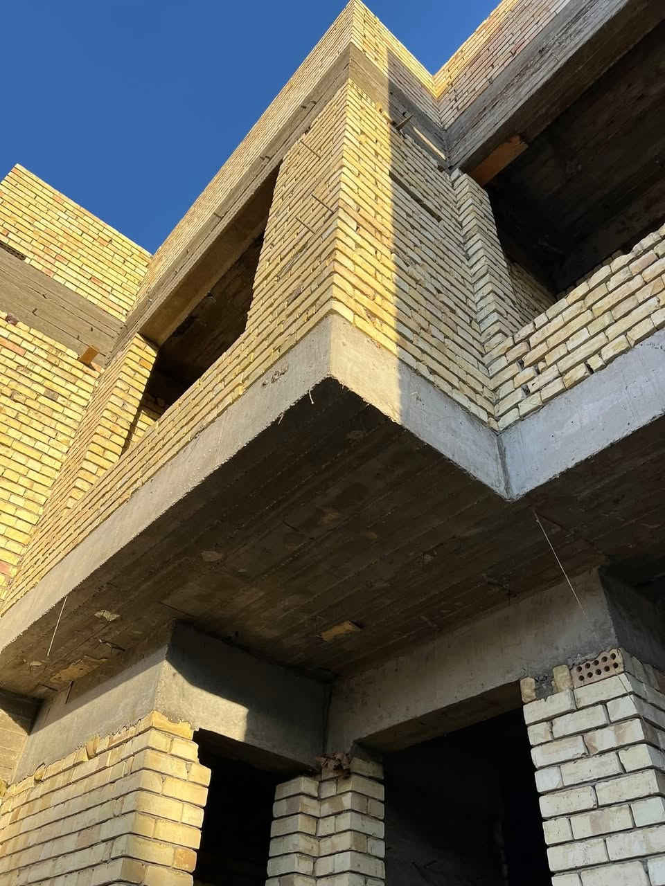 ⸻

🏠 للبيع هيكل بناء حديث بإشراف درجة أولى
📍 الموقع: شارع المغرب – نجيب باشا
📏 المساحة: 150 متر
🔹 الواجهة: 7 متر
🔸 المواصفات:
• 5 غرف نوم
• صالة واسعة
• مطبخ
• بناء حديث بإشراف هندسي درجة أولى

📞 للتواصل: ***********
