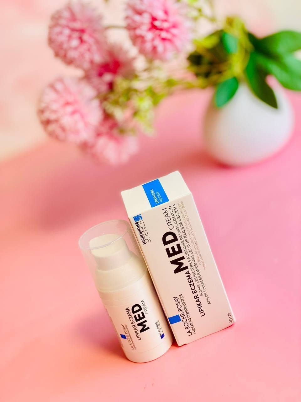 توفر الان كريم الاكزيما 💙
كريم لاروش بوزيه ليبيكار إكزيما ميد
Lipikar Eczema Med 💙💙
علاج فعال للبشرة المعرضة للإكزيما من لاروشيه
▫️تركيبة عالية التحمل تقدم عملًا مضادًا للالتهابات ومضادًا للتهيج ومضادًا للاحمرار ومضادًا للحكة.                                      
▫️غني بـ Endobioma وهو مكون نشط فريد 
▫️يستهدف البكتيريا الرئيسية المسؤولة عن الالتهاب.                                                                
▫️خالٍ من البارابين والعطور. 
▫️صناعة فرنسية 
▫️الحجم : 30 مل


**إذا كنت صاحب هذا الإعلان وتريد حذفه لأي سبب، رجاءا أرسل رسالة إلى الدعم الفني**