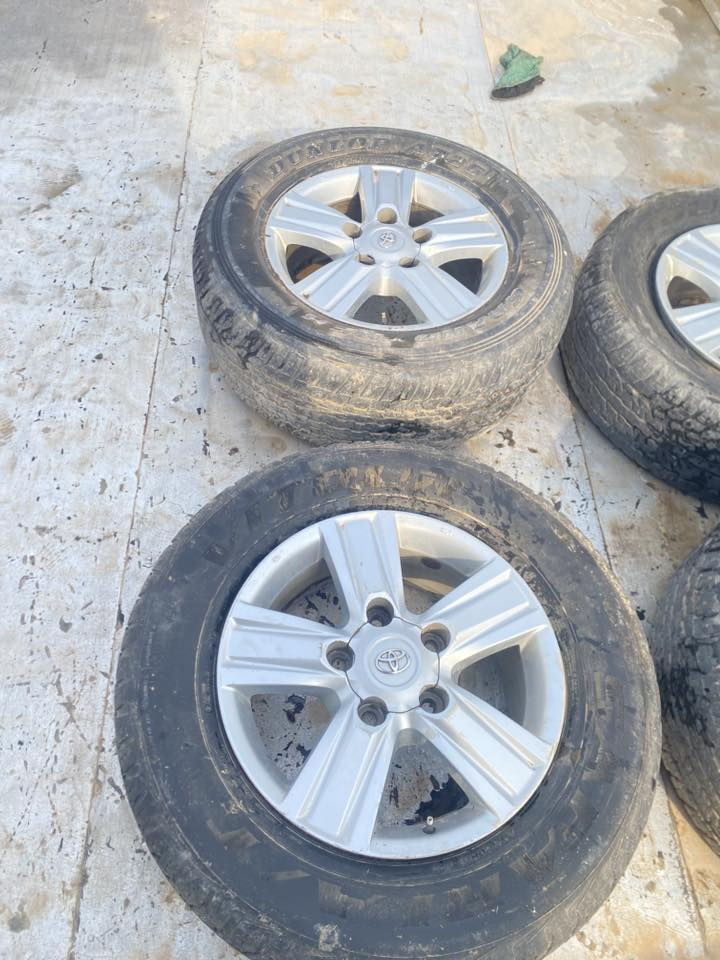 سلام عليكم للبيع وياله لاندكروز2015نضيفات
رقم هاتف ***********
