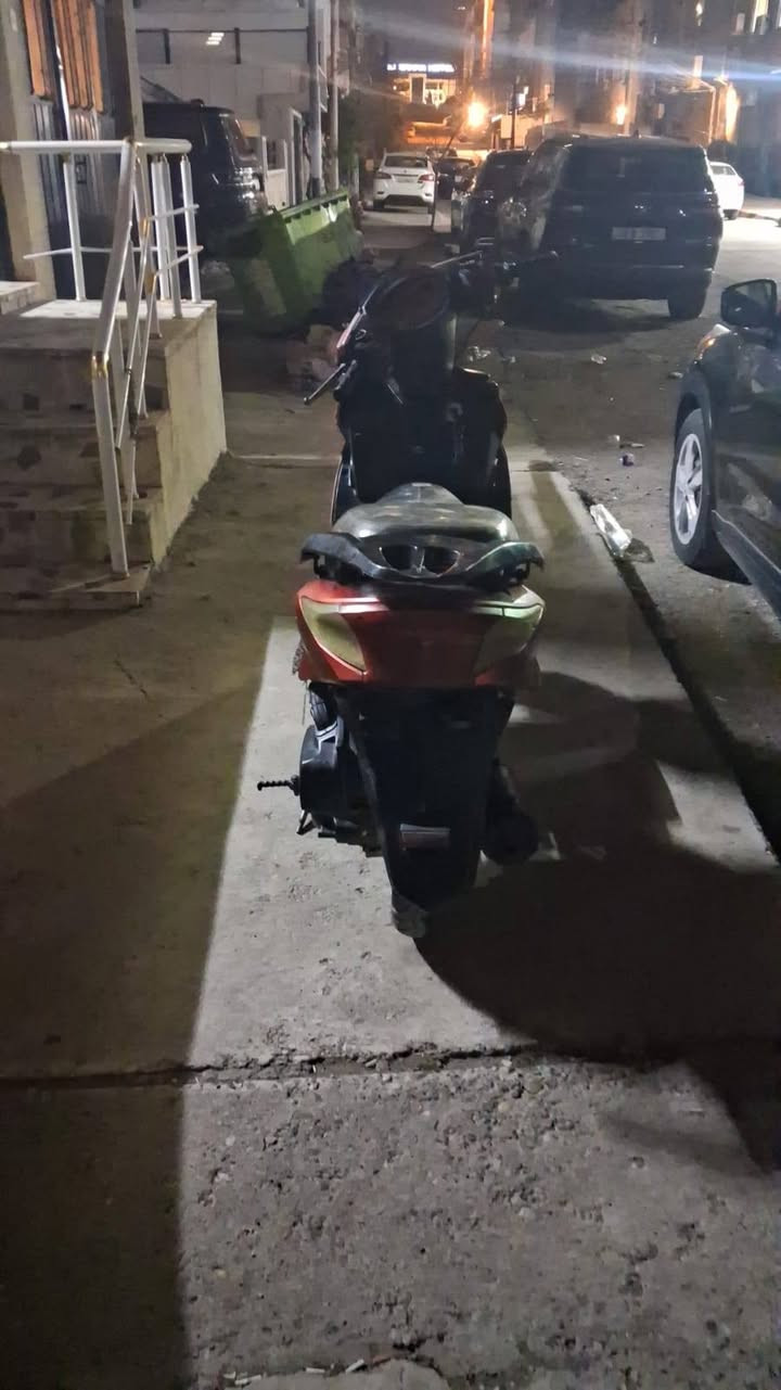 السلام  عليكم دراجه ياباني اصلي  سرعه 120 نضيفه كلش  بدون اي نقص   دراجه باله كامله مكمله  استاند  كهربائي تايرات جداد   و كفرات جديده  تجي تفحص و تدلل   مكينه ما مفتوحه ابد و ضمان   الشراي يتصل  و يدلل   و سعر جدا مناسب
*********** 
***********
