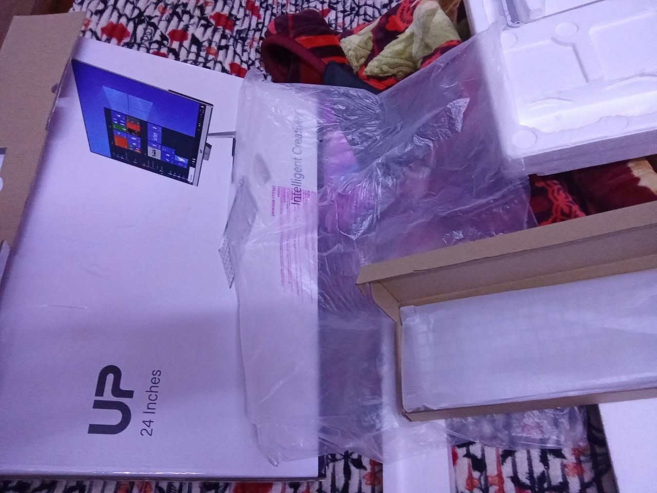 ديسكت توب كامله وجديده بكارتونتها مستعمله مره وحده بس بعدها بجيسها نضافتها 100% مواصفاتها 
RAM 8 جيجابايت
العشوائيه 512 وباقي مواصفاتها بل شاشه موجود كدامكم 
السعر 565 وبيها مجال بسيط 
***********
رقمي بي واتساب راسلني وافهمك تفاصيلها 
حاسبه تدعم الالعاب بدقه عاليه وجوده ممتازه 
وتعمل مكتبيه تحديثها اخر تحديث عل وندوز 11
