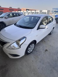 نيسان سني ماشية ٦٠ الف موديل ٢٠٢١ سيارة نضيفة كير محرك كفالة  شاشة وسط...