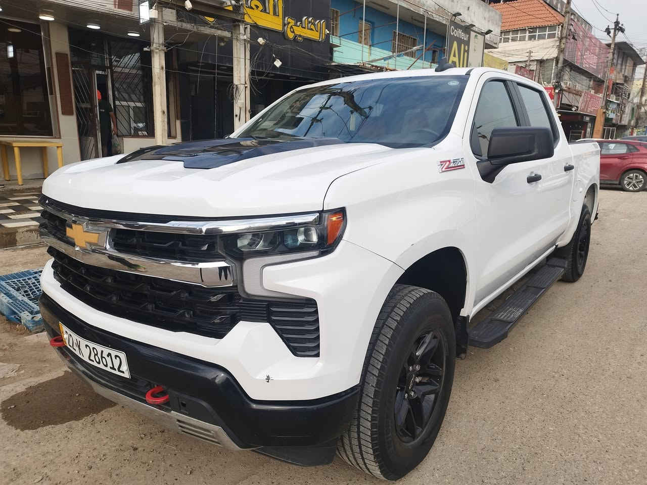 سلفرادو موديل 23 وارد امريكي حادثها كلش بصيط 
مكينه 8 سلندر باب خلفي كبير بدي قصير
فور ويل  المرغوب سياره جديده 
 وبالعافيه علئ الياخذها مكانها بغداد تحويل مباشر باسم المشتري 
السعر 280 
 اي استفسار اتصل ***********
