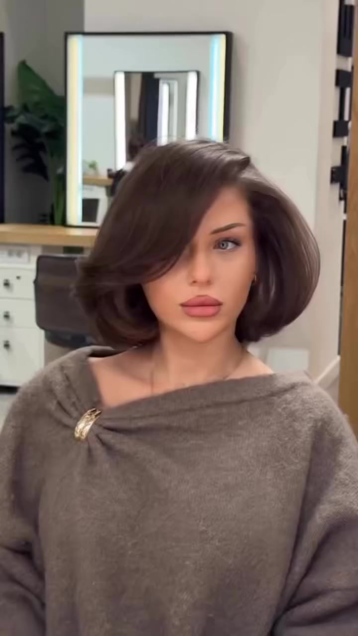 ⁨ مستحيل اكو وحدة تصبغ هيج لون اذا ماتطلع مرتبه🥰
▪️نحتاج فقط عصارة وحدة اشقر غامق 6
▪️مع كريم حماية اللون وتغذية الشعر بعمق ،، بخلاصة زيت قشرة الزيتون والصبار ، يستخدم ( قبل وبعد ) مكتوب طريقة استخدامة بالبوست 
▪️مع اوكسجين بتركيز ‎‎%‎20
#ملاحظة.. يناسب قاعدة الشعر - الاورنج والشيب والشقارات والبنيات والشعر الصاير عدة الوان✌️

سعر جميع مكونات الخلطة (14). الف 
مكونات الخلطة : عصارة صبغ ، مع الاوكسجين ، مع كريم حماية اللون وتغذية الشعر بعمق🌸

لازم الشعر يكوون نظيف وبعدها تبلشين بالصبغ 
#طريقة_العمل♥️... تمزجين مقادير عصارات الاصباغ الي مذكورة بالبوست👆مع اوكسجين بنفس الكميه ( يعني مثلاً اذا خلطتي نص عصارة مقابيلها تخلطين نص علبه اوكسجين ،، عصارة كامله مقابيلها علبة اوكسجين كامله .. وهكذا )
تخلطين ويه الصبغ والاوكسجين ملعقه صغيرة جداً من كريم حماية اللون وتغذية الشعر بعمق .. بعد ماتكملين تنتظرين مدة من 45 الى 50. دقيقة وبعدها اغسلي شعرج
الي يبقى بالعلبه مال حماية اللون وتغذية الشعر بعمق استخدميه بعد عمليه الصبغ واتركيه على شعرج الرطب لمدة 5 دقائق وبعدها اشطفيه فقط
( ونعيماً مقدماً )😋 👍

#ملاحظة ... نوعية الصبغ والاوكسجين الي نتعامل بيه احترافي نسبة الامونيا الي بيه جداً جداً جداً قليله يعني ابد ماتعب الشعر وينطي لمعه ونعومه بعد عملية الصبغ وهاي احلى ميزه بيه ♥️

صنع في ايطاليا 🇮🇹⁩


**إذا كنت صاحب هذا الإعلان وتريد حذفه لأي سبب، رجاءا أرسل رسالة إلى الدعم الفني**