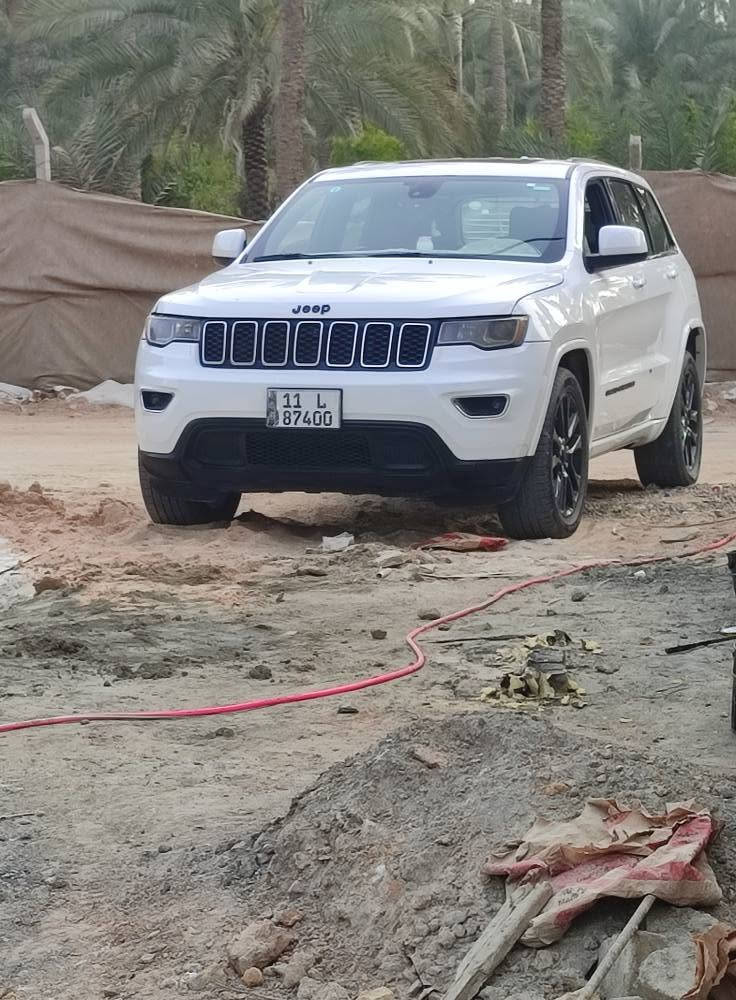 Jeep Laredo  2018  ..black top..  
جيب بلاك توب اللون أبيض ثلجي "حاجب ابيض" مستوردة من امريكا" للمملكة العربية السعودية ومصلحة بأمريكا " مجددة لغاية 2027..فول جديده واستخدام شخصي بعناية تامة.. ماشية 61 ميل رقم بغداد انكليزي جديد..؟
حادثها  سطحي تبديل بنيد ودعامية باصلية نفس اللون وصبغ بسيط في كرون الجاملغات الأمامية دون دواخل ولا حداديه "ايرباكات معادة.".  تم التصليح بأمريكا.." ولو كان التصليح بالعراق لم يتبدل البنيد ولا تنصبغ كرون الجاملغات لبساطة الحادث..!! رقم الشاصي والسونار ضمن الصور المرفقة.."..محرك 3600سته.سلندر"وكير "وحداديه "جيدة جداً وعالفحص" ... 

   فتحة " جنطة كهرباء"حساسات خلفيه " تحكم ستيرن جهتين " قفل سرعة " فور ويل" كاميرا دوارة " تشغيل عن بعد" كشن جلد ومخمل" تدفئة ستيرن و كشنات" كرسي السائق كهرباء " شاشة عرض كبيرة" شاشة عطلات وبرمجة" تخم تاير جديد "ويل 20 اسود" بلاك توب اصلي "ثلاثه مود انظمه قيادة" تعتيم مرايا "  تبريد شركة قطعتين فصل ايمن وأيسر.." تدفئة مرايا الخارجية.,"وهناك الكثير من المواصفات..مكان السيارة السماوة .... بيع..مراوس حسب الرغبه...ومن الله التوفيق...!!
للجادين الاتصال *********** السماوا, المثنى
