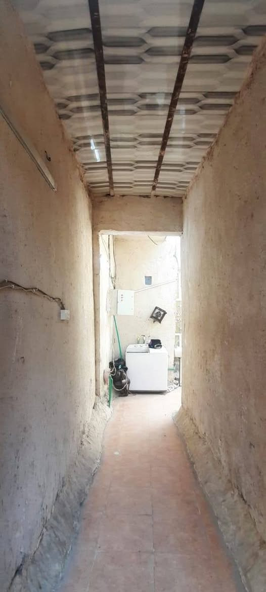 بيت للبيع مساحته 120المكان الشعله الثانيه الفرع المقابل مكوى الشعله البيت خلفي ترميم جديد غرفتين وصاله واستقبال ومطبخ وصحيات رقم صاحب الدار 
‏‪0781 326 3499‬‏
