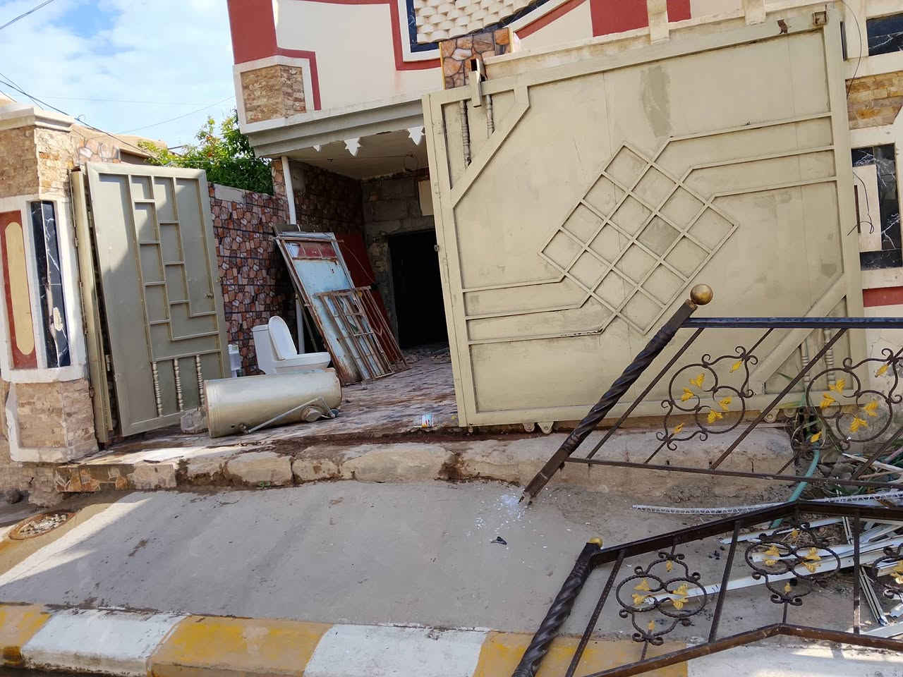 ***********
***********
يوجد عجل مال درج للبيع
حجا النظيف جديد بدون خويس
