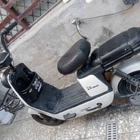 دراجه شحن للبيع بيها سويجات اثنين وبصمتين قفل تاير بس تاير الوره مبنجر...