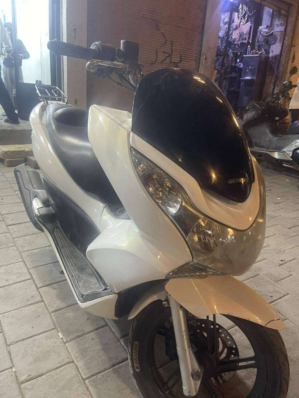 شباب دراجه بيسي اكس جيل اول مكفولة كفاله عامه ياباني كل نقص ما بيهه السعر مليون و400 وبيها مجال***********
