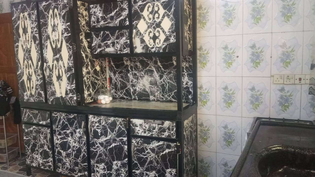 كاونترات وطباخ  بس 500 الف
***********
