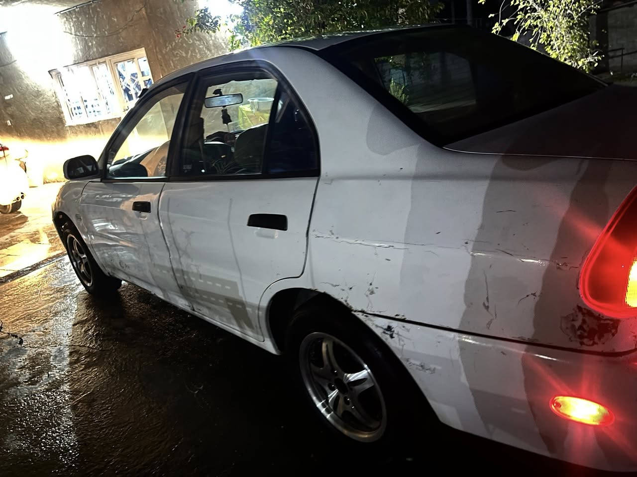 سلام وعليكم 
سيارة للبيع 
نوع سيارة ماتسيوبوشي ميراج 
موديل 2000
سنوية حديث لسنة 2030
رقم انكليزي بغداد 
سيارة جاهزة كامل مواصفات مال بيت تدفئه مع تبريد 
تخم تاير جديد دواخل مال شركة + كير ومحرك مكفول كفالة عامة بدون صبغ مثل ما موضح في الصور 

السعر  على خاص 
رقم الموبايل :*********** للأتصال
‎*********** واتساب فقط 
العنوان بغداد ابي غريب
