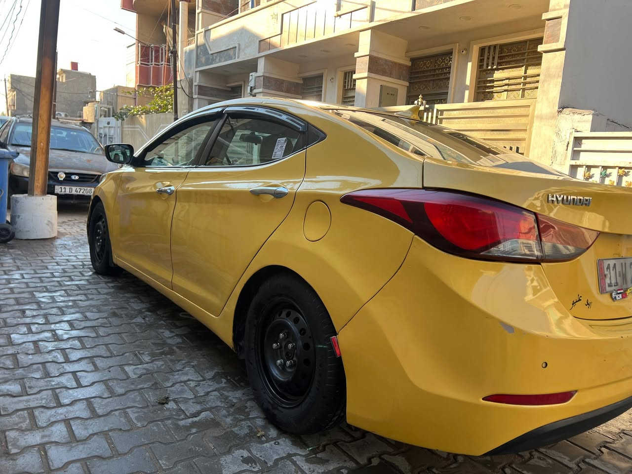 السلام عليكم النترا للبيع موديل 2015
حادث خلفي مرفوق بلمنشور قبق الجنطة راجع نفسة 
غير هذا الحادث مكفولة 
كير مكينة مكفولات تخم تاير قبل شهر شادة
رقم بغداد انكليزي تحويل ثاني يوم 
نضام ايكو مانع انزلاق تحكم استيرن جهتين 
تبريد شغال على السويج 
بيها منضومة غاز عاطلة دكمتها 
مصفرة هيئة وبحث 
المكان:بغداد/بغداد الحديدة 
للاستفسار الاتصال :***********
