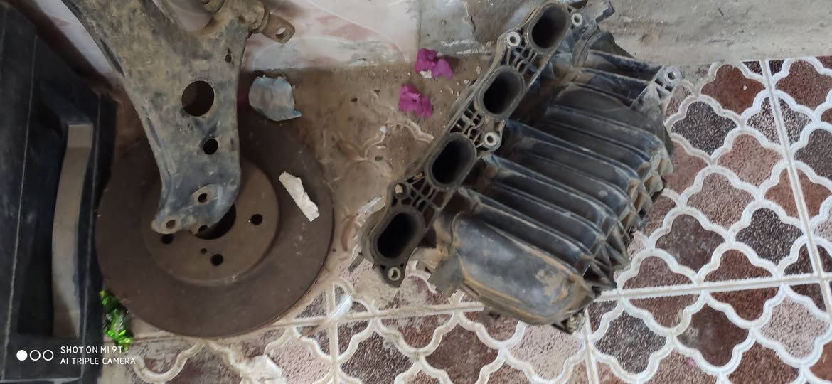 ستيرن بدون تحكم عادي 
ساعات مال رون خليجي 
نوزلات 
مسطرة نوزلات 
دكشن بارد 
جنلات نبريد ماطورات لايت
راديتر تبريد امامي مستخدم 
تكت تبريد خلفي قيم و اخذ ***********

