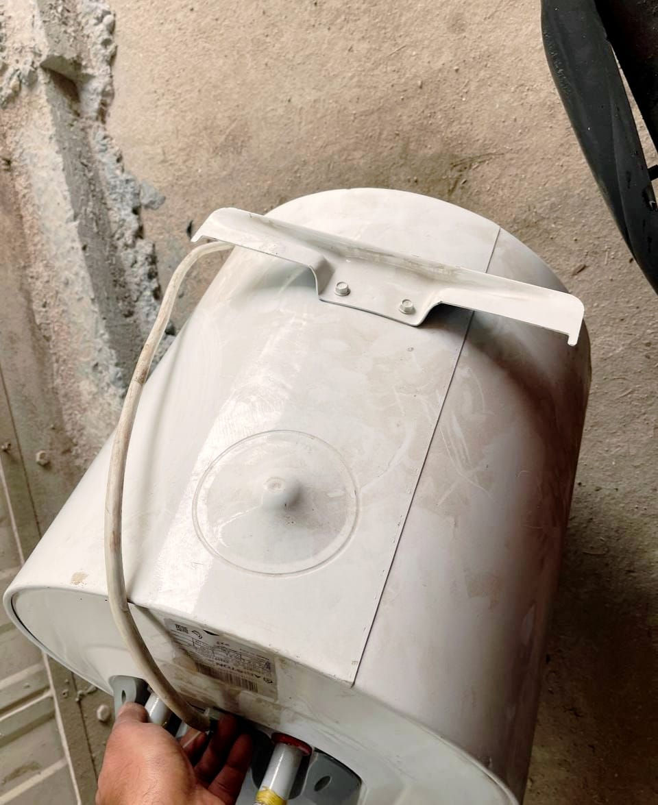 سخان ماء  نضيف مستخدم قليل جدا 
ماكة اريستون  الايطالي  اصليه 
سعرا 100 الف


**إذا كنت صاحب هذا الإعلان وتريد حذفه لأي سبب، رجاءا أرسل رسالة إلى الدعم الفني**