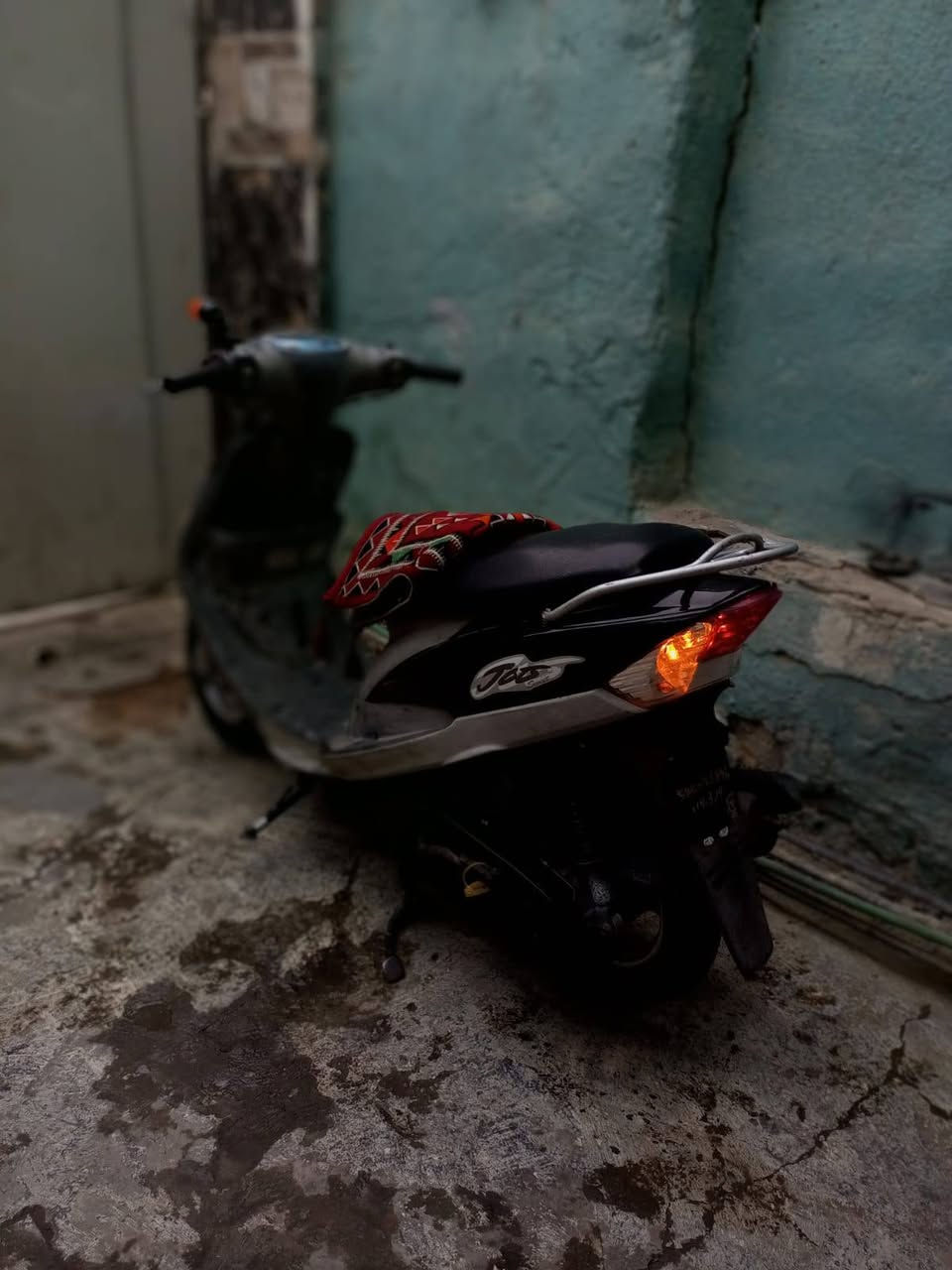 سلام عليكم شباب دراجه للبيع مال رمبه محرك ما مفتوح دراجه برغي ما نبدل بيها دراجه تجي وتفحص مكان نجف يريدني يطب خاص وهذا رقمي ***********
