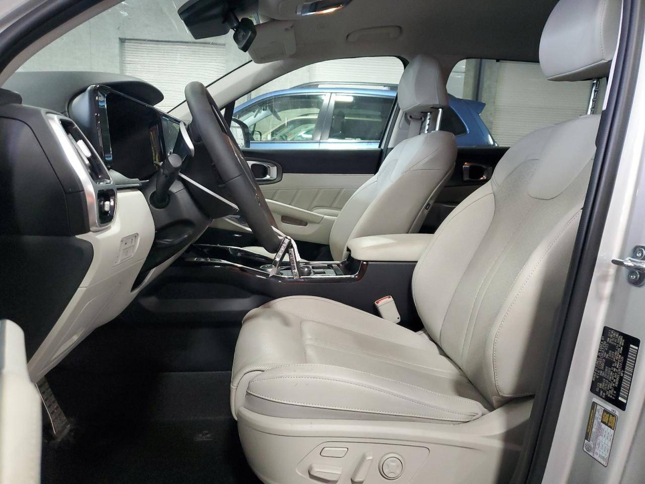 � للبيع: Kia Sorento Hybrid 2024 EX وارد أمريكي – فل مواصفات 🚗
🔹 الموديل: 2024
🔹 الفئة: EX (هايبرد)
🔹 الوارد: أمريكي
🔹 نوع الوقود: بانزين هايبرد (اقتصادية وقوية)
🔹 الحالة: ممتازة )
🔹 اللون: ـــــــــ (سلفر)

🔹 محرك 1.6 تيربو هايبرد (اقتصادي وقوي)
🔹 قوة 227 حصان
🔹 ناقل حركة أوتوماتيك 6 سرعات
🔹 دفع رباعي 

✨ المواصفات (فل كامل)

✔️ كشنات جلد منفصل VIP
✔️ تدفئة وتبريد أمامي
✔️ تدفئة خلفي
✔️ تدفئة ستيرن (دركسون)
✔️ شاشة كبيرة مع نظام ملاحة
✔️ Apple CarPlay & Android Auto
✔️ 5 كامرات (360 درجة)
✔️ حساسات أمامي وخلفي
✔️ رادار + مثبت سرعة ذكي
✔️ تحذير نقطة عمياء
✔️ تشغيل بصمة + دخول ذكي + تشغيل عن بعد
✔️ صندوق كهربائي (فتح وغلق كهرباء)
✔️ جنوط ألمنيوم قياس كبير 19
✔️ إضاءة LED كاملة

💰 السعر المطلوب: 285 ورقة

📍 الموقع: ـــــــــ (بغداد)
تواصل خاص ورقم فقط واتساب ***********
