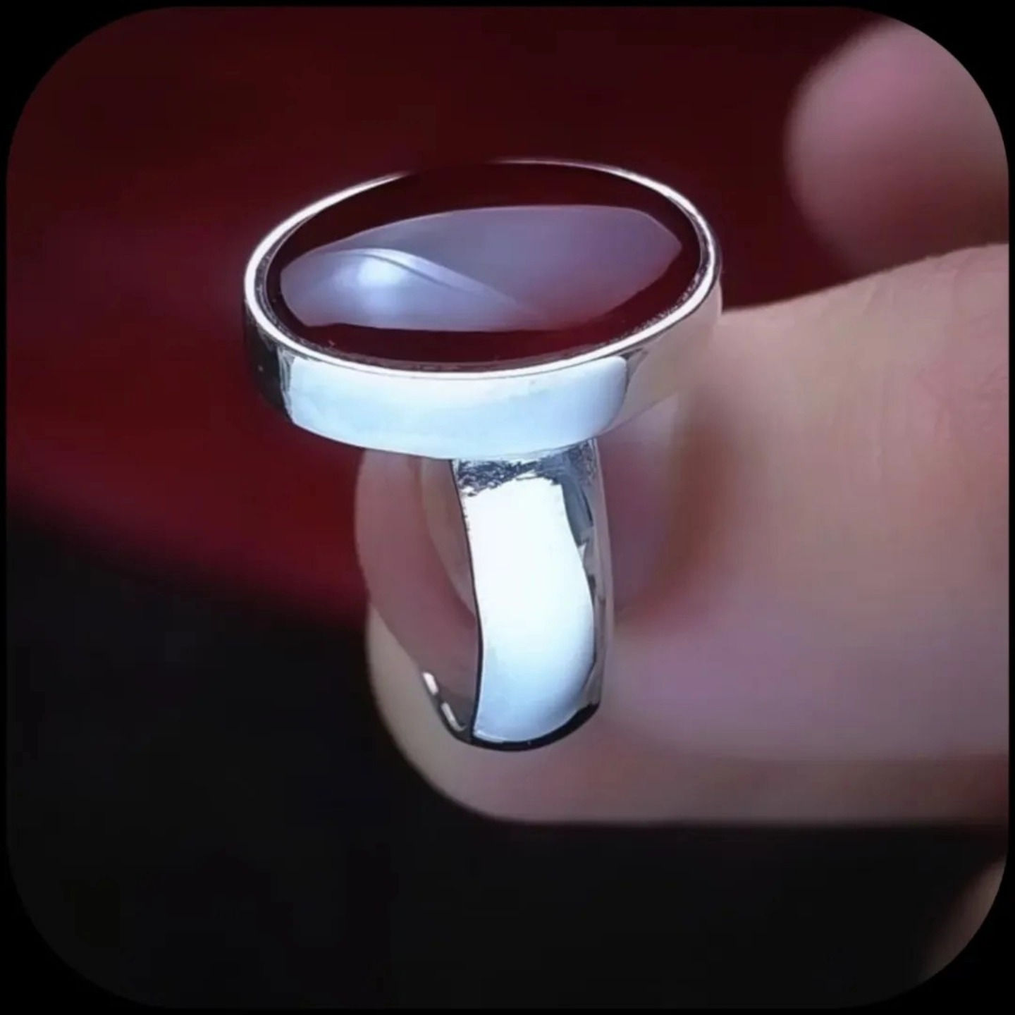 تصاميم تخطف الانظار 💫
لأن التفاصيل تصنع الفرق 👌
نقدّم لكم خاتم فضة عيار 925 بتشطيب راقي ولمعة تدوم، تصميم يجمع بين الفخامة والبساطة ليليق بكل إطلالة.
✔️ خامة فضة أصلية
✔️جملة-تجزئة
✔️ تصميم مميز يناسب جميع الأذواق
✔️ مناسب للاستخدام اليومي والمناسبات
✔️ خيار مثالي كهدية راقية 🎁
✔️للتواصل والطلب  معنا عبر الواتس اب https://wa.me./+967779960377
#عقيق_عقيق_يماني_خواتم_عقيق_عقيق_كبدي_عقيق_احمر_احجار_كريمه_تراث_يماني_حجر_العقيق
#اكسبلور_اليمن_العراق_السعوديه_الاردن_الكويت_الامارات_عمان_سوريا_المغرب_الجزائر_تونس


**إذا كنت صاحب هذا الإعلان وتريد حذفه لأي سبب، رجاءا أرسل رسالة إلى الدعم الفني**