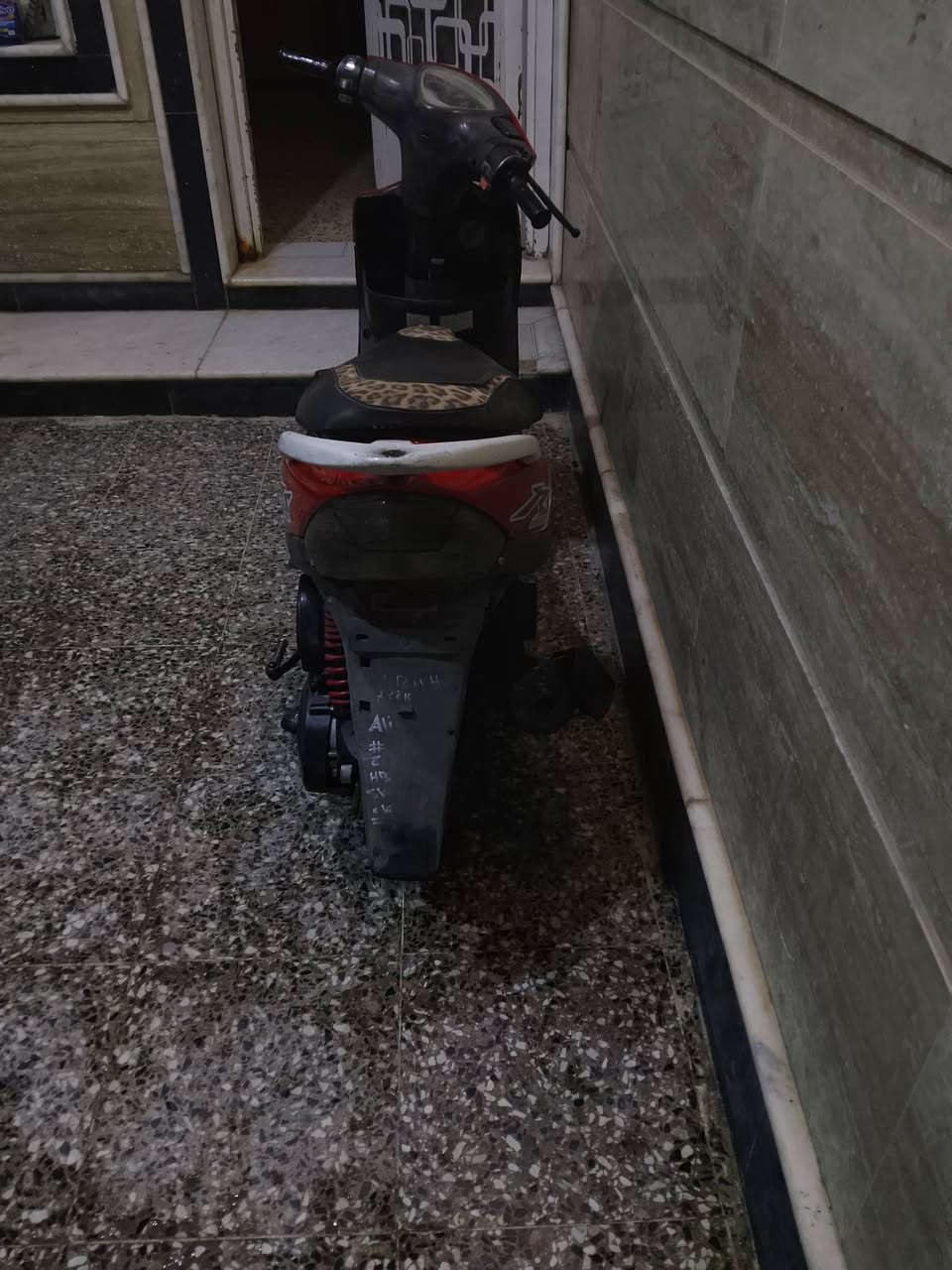 سلام عليكم حبايب ماكس عدله دراجه جديده وكلش نضيفه بلاديه كله ما مفتوحه  وسعره حلو شراي يتصل واني خادم ***********

