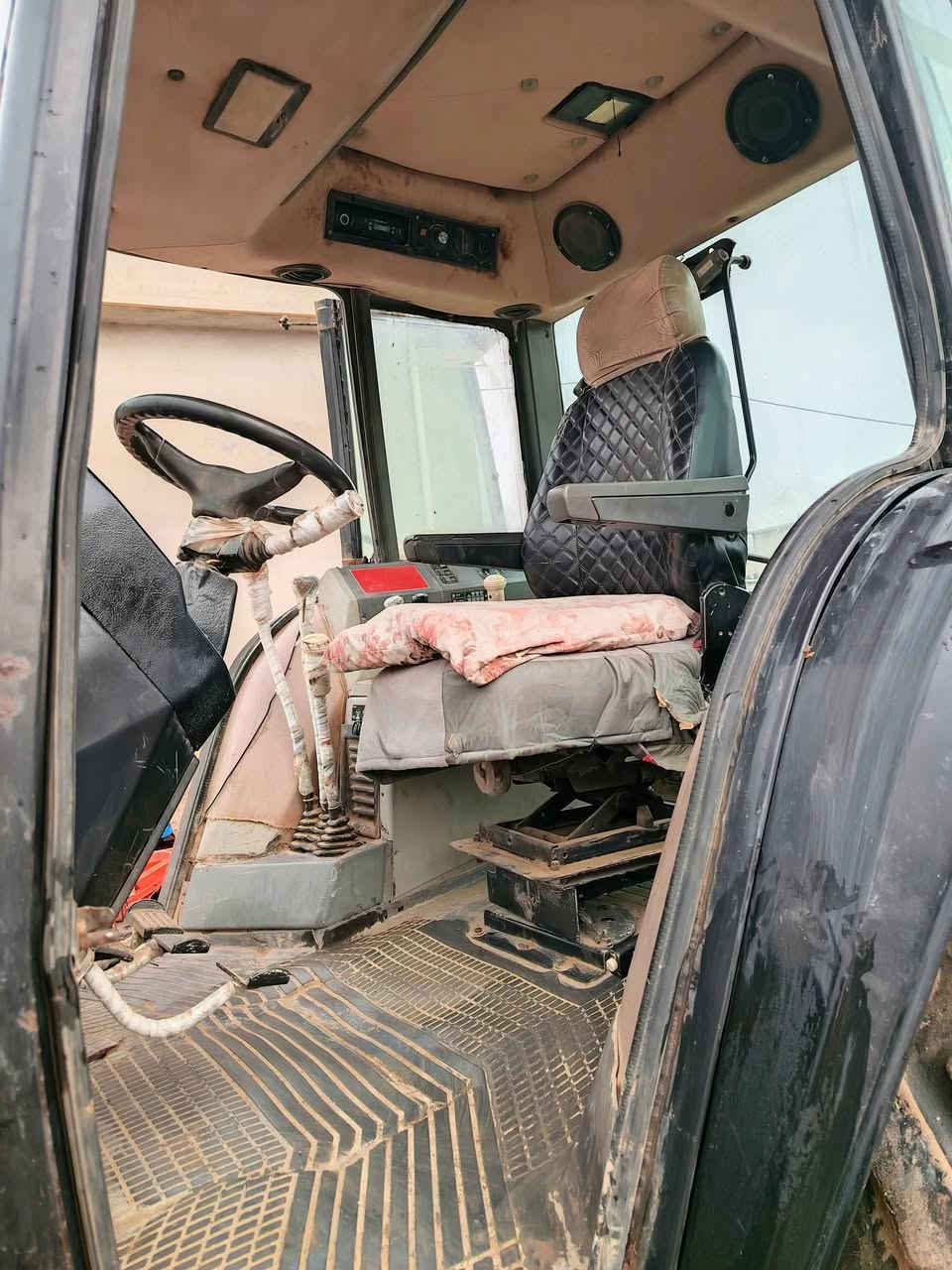 فالميت للبيع حجم 140 موديل 2006 أوربي...... تبريد شغل...... ***********......بي كتاب العنوان كركوك.
