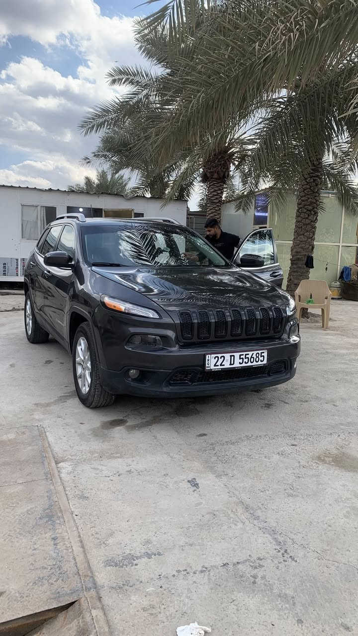 جيب بزون شيروكي 2017 مواصفات لاتيوتد 🚀🚀
مال بيت 🏠 
محرك 6 سلندر 3200
كير + محرك مكفولات
حادثها موضح ب صور + رقم شاصي 
ايرباكات سليمة كلها
ماشية 123 الف ميل
سيارة بوضعية جيدة جداً 
حدادية  جيدة
تبريد + تدفئة 100‎%‎
تدفئة كشنات 
تدفئة ستيرن
هيترات مري جانبية
تبريد ثلاجة قطعتين امامي خلفي
شاشة حجم كبير بلادية مال جيب
+تحكمات داخلية + اوامر التبريد
سماعات عدد 6 مع الدمام البلادي
سايد بريك بصمة
تشغيل عن بعد 
عدسات LED نهارية + لايتات LED
كامرة خلفية 
غرفة داخلية نظيفة جداً 
تايرات جديد
باتري جديد
سنوية باسمي 
رقم اربيل جديد + هزة جديد
سيارة مناقصها اي شي الفضل لله تشغل وتطلع
السعر 126 بي مجال
بغداد الدورة
***********
