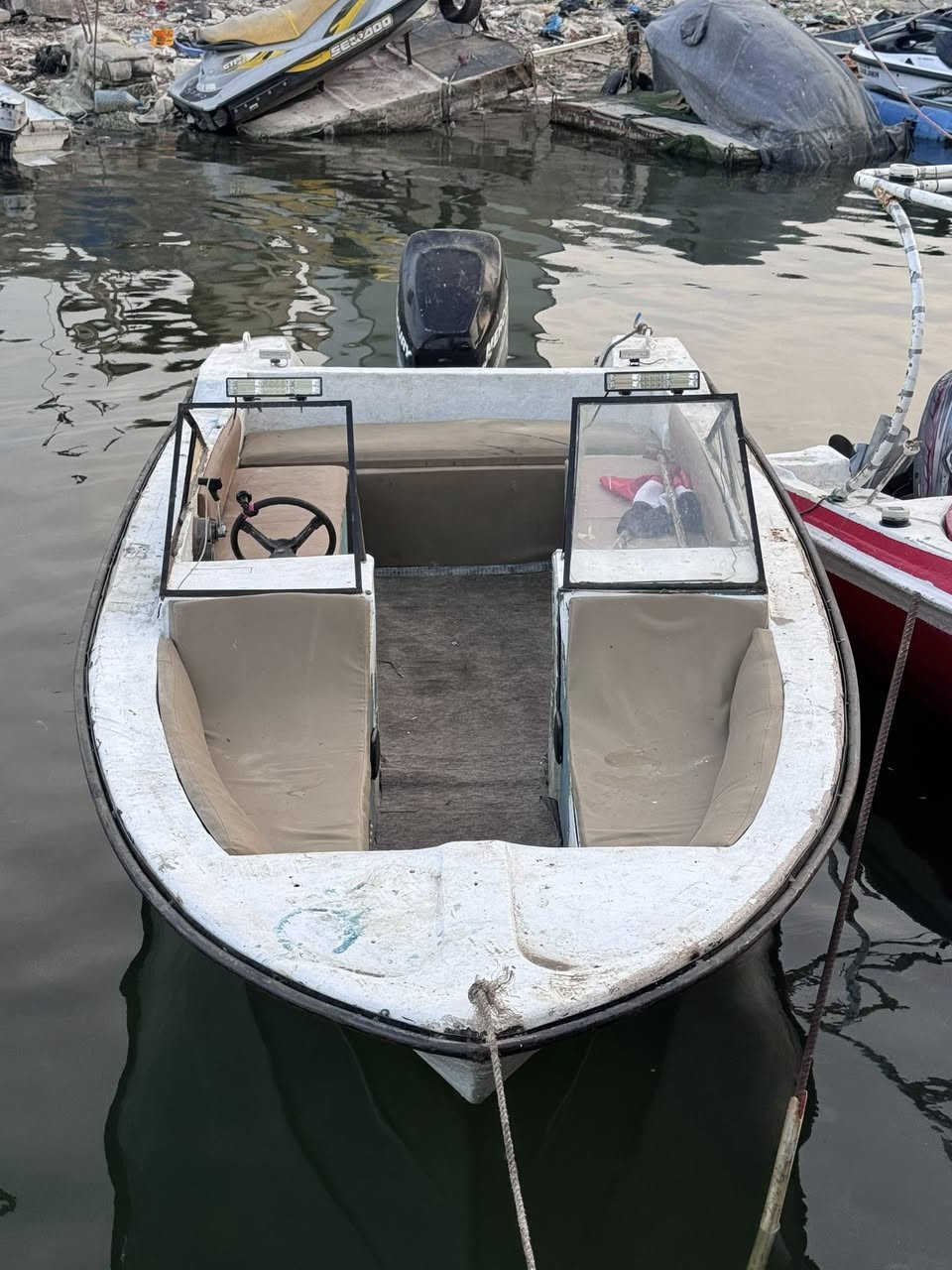 سلام عليكم
زورق سيرة للبيع 
الطول 6 والعرض مترين و35 
الزورق حاهز كصة جديدة 
مدكوك حديد ع الداير اطبكً وين ماتريد 
مكاني بصرة الزورق موجود بلكورنيش 
***********
