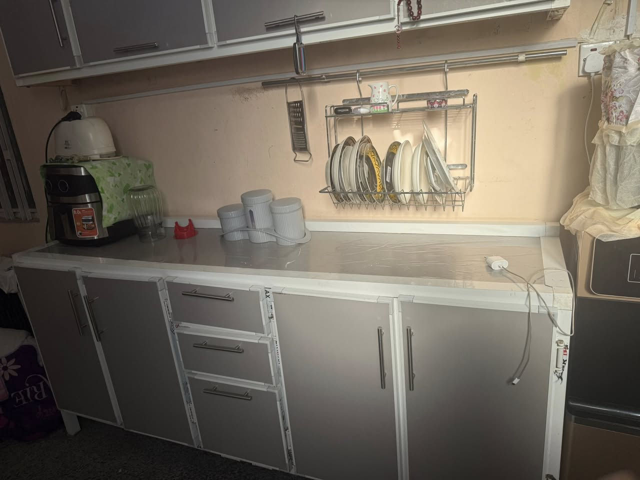 اغراض للبيع الكاونتر ٣٠٠ جديد
المكيفات ١٧٥ ضمان التشغيل
التخم ٢٥٠ 
الكنتور ٧٥
الجرابي الوحده ٢٥
ميز المرايه ٤٠
الاتصال عل الرقم***********
