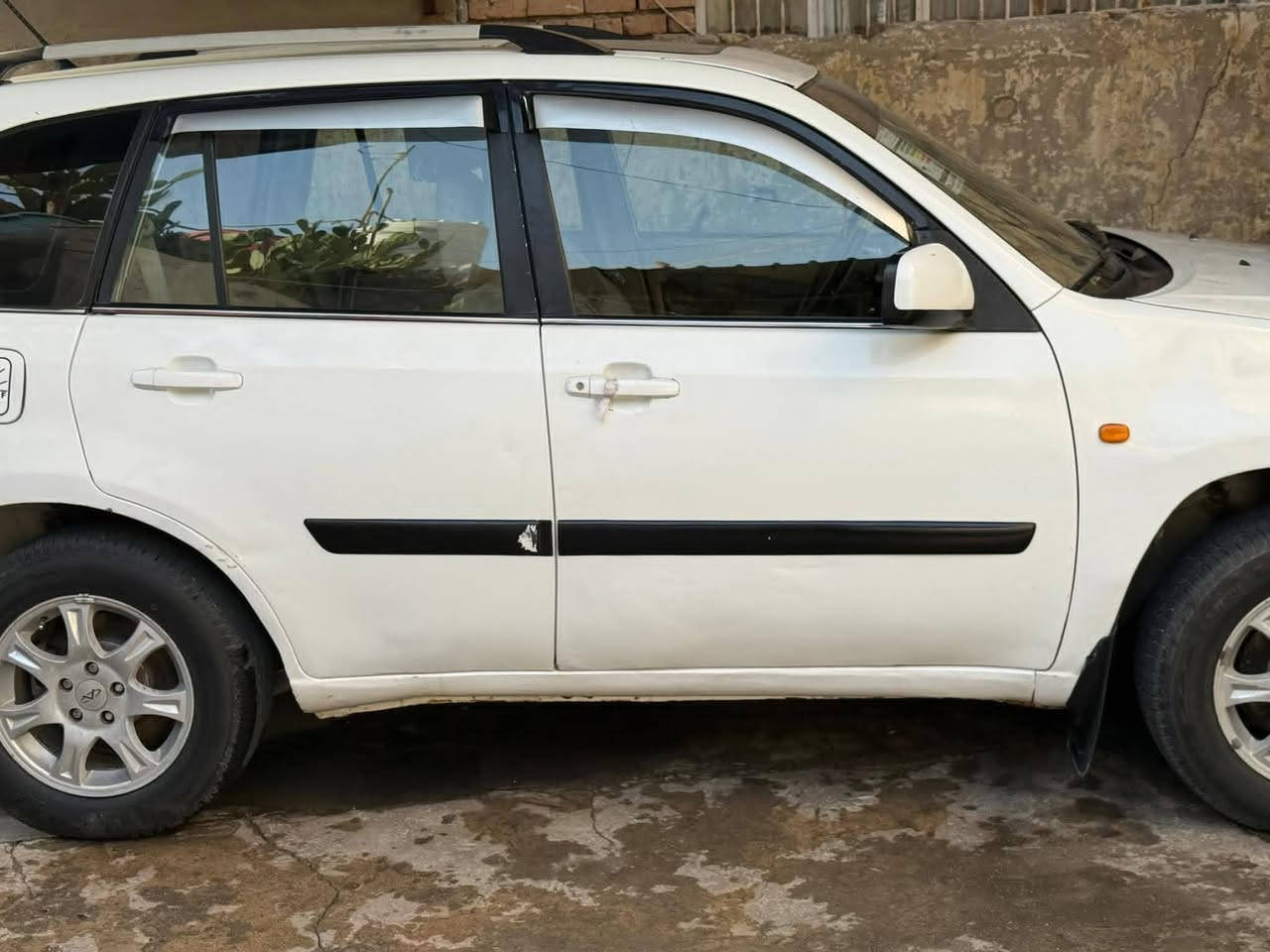 السلام عليكم
تيكو ٢٠١٢للبيع سياره نضيفه وحلوه تخم تاير صدر امامي خلفي كله جديد
تبريد ثلج دواخل كله شغال سياره مانقصهه شي  كير ميكانيك خير من الله
السعر 42 قفل  ابيع مستعجل
 للستفسار ***********
