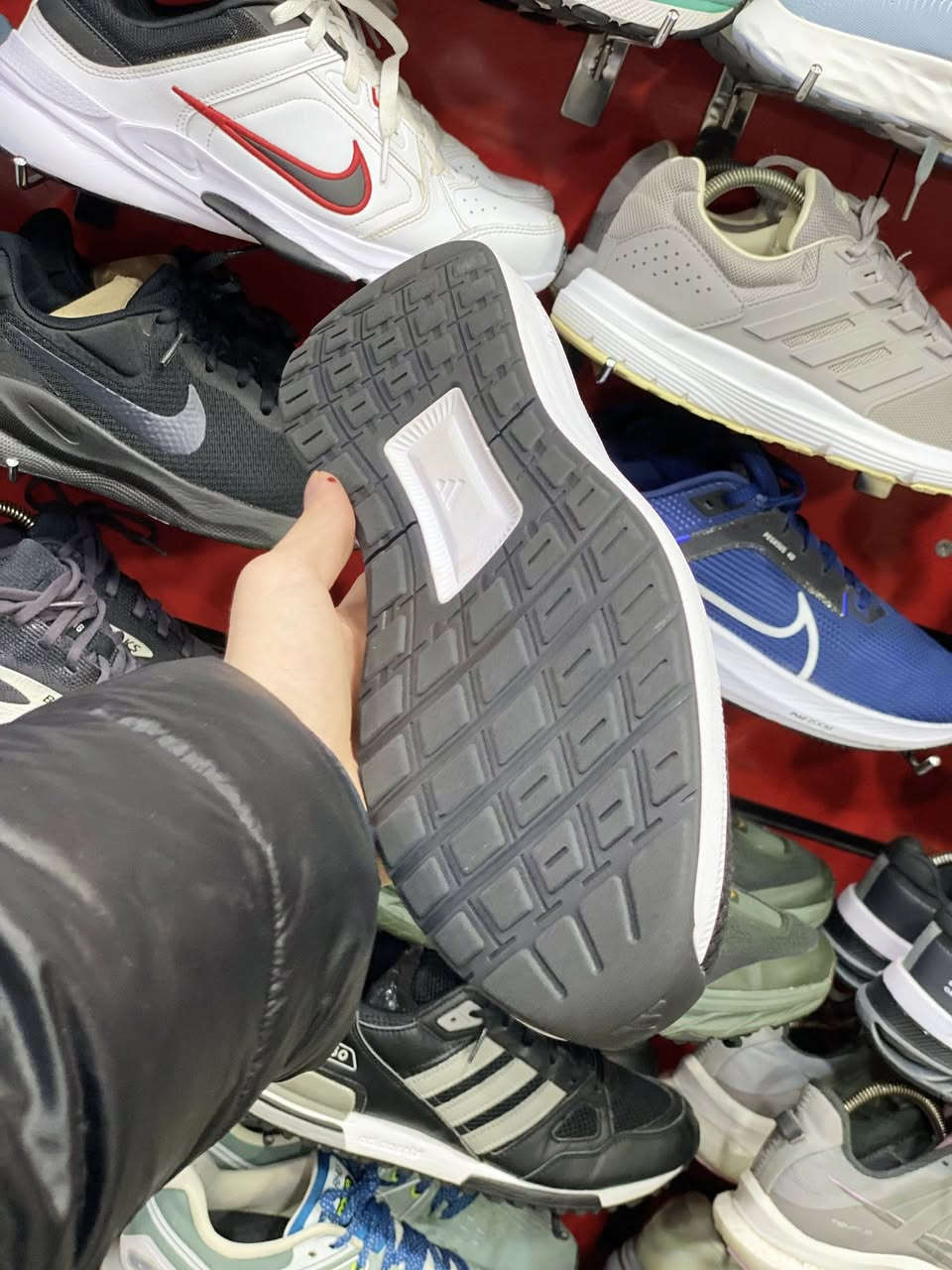 ماركة ادیداس وكالة اصلي
قياس : ٤٦
طول القدم : ٣١سم
للحجز دذلي خاص لو واتساب 
٧٧٠٨٢٨٤٢٤٢
