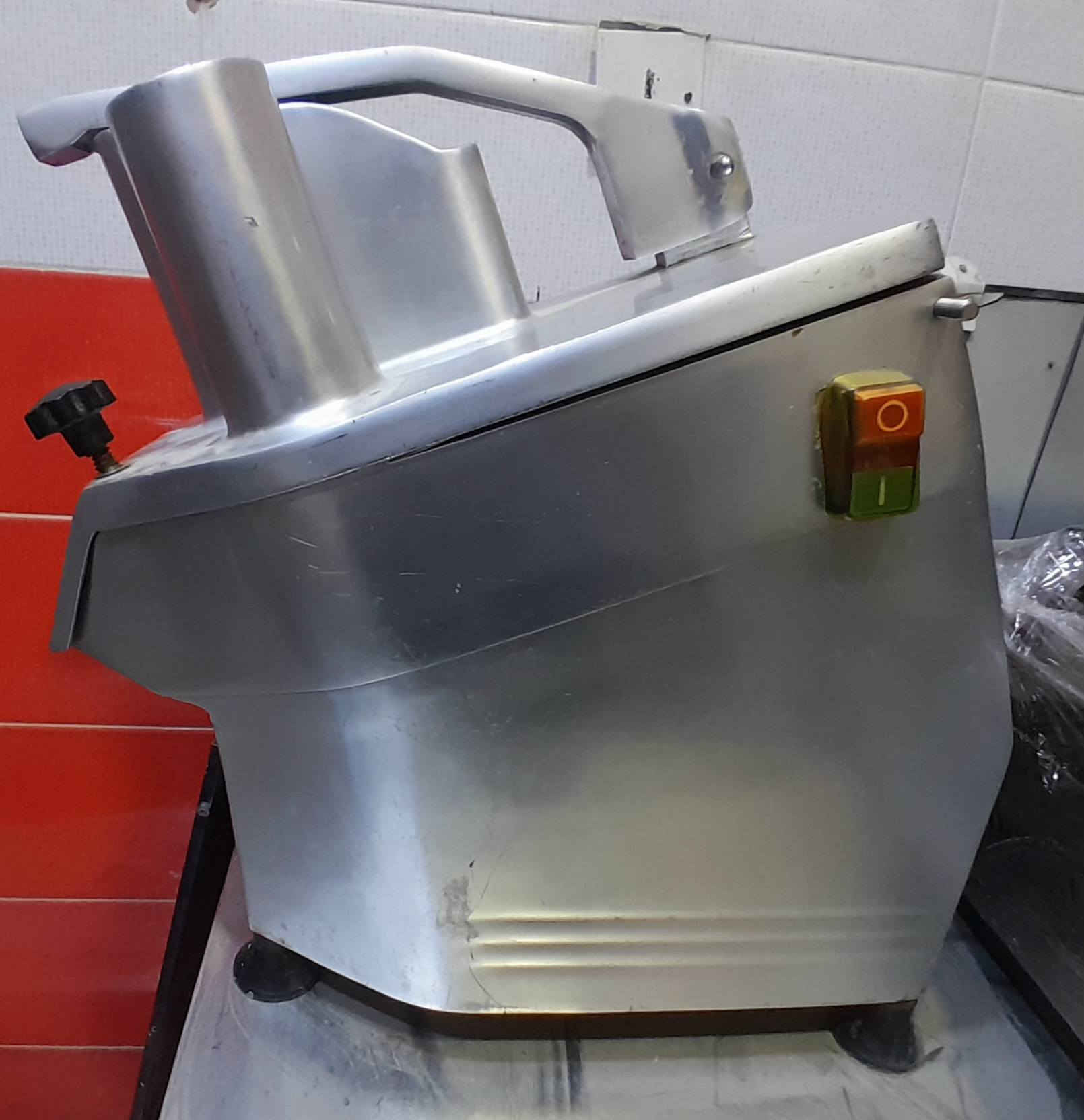 قطاعة خضروات وياها قرص واحد فقط بحاله جيده جدا سعر 225 مكان بغداد للاتصال ***********
