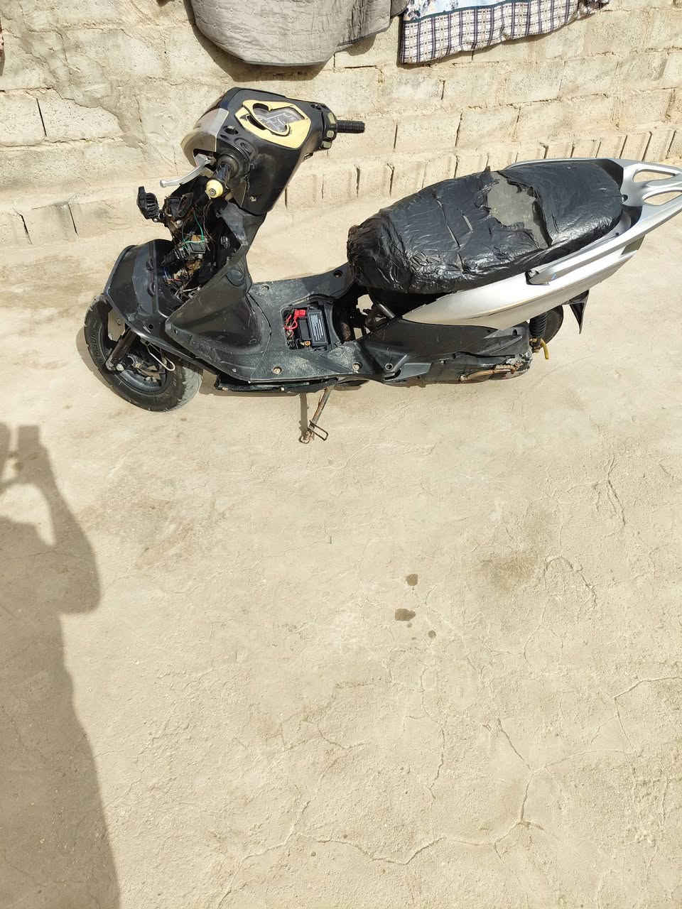 دراجه سكنس نضيفه نقصها بالكفر فقط.. محرك ممفتوح نضيف كلش سلف وهندر __السعر 300__***********
