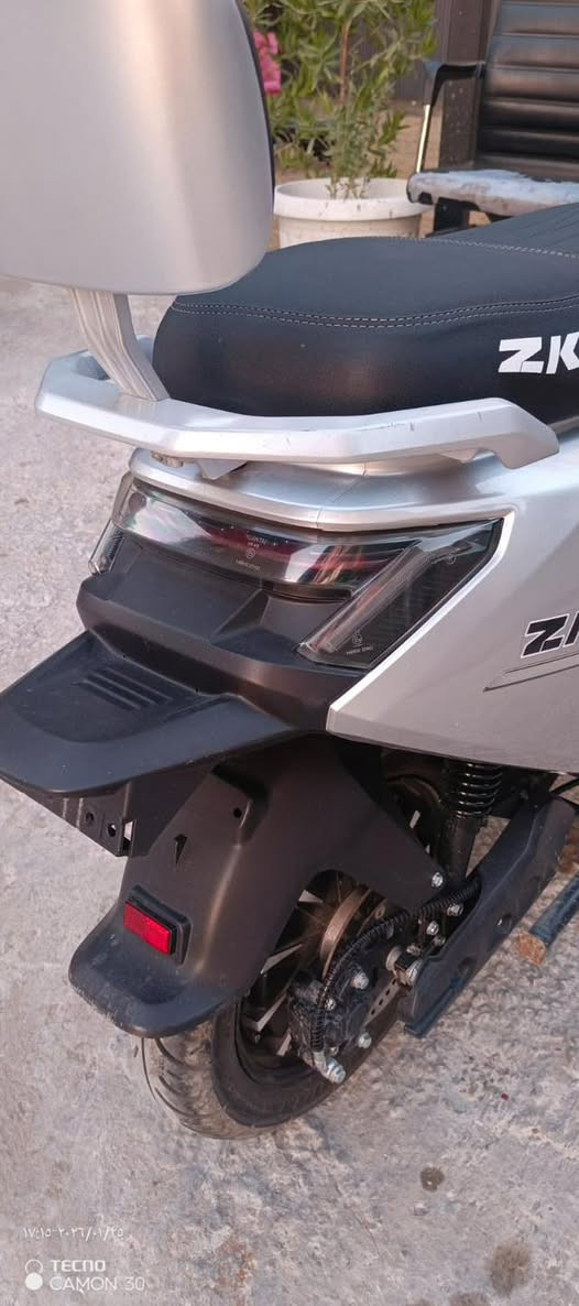 دراجه شحن للبيع
ستخدام شخصي نضيفه جدا 
٣ سرعات نضام سكيورتي تشغيل عن بعد  السرعة ٩٩ حقيقي ملف ٢٥٠٠ ٦ بطارية السعر ٨٥٠ الف 
***********
