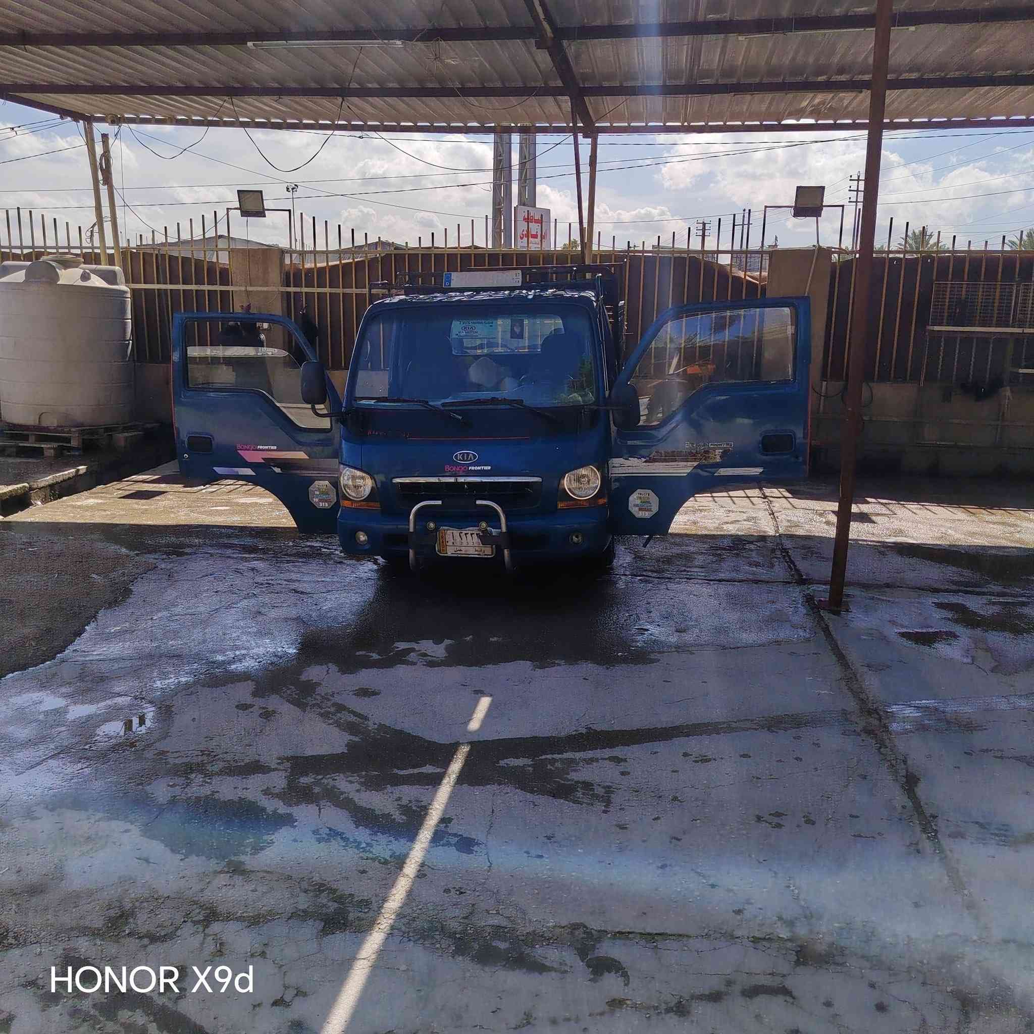 السلام عليكم سياره للبيع ام عيون كافله مكينه وكير وشواصي تخم تاير جديد  لسعر 75 رقم هاتف ***********2
