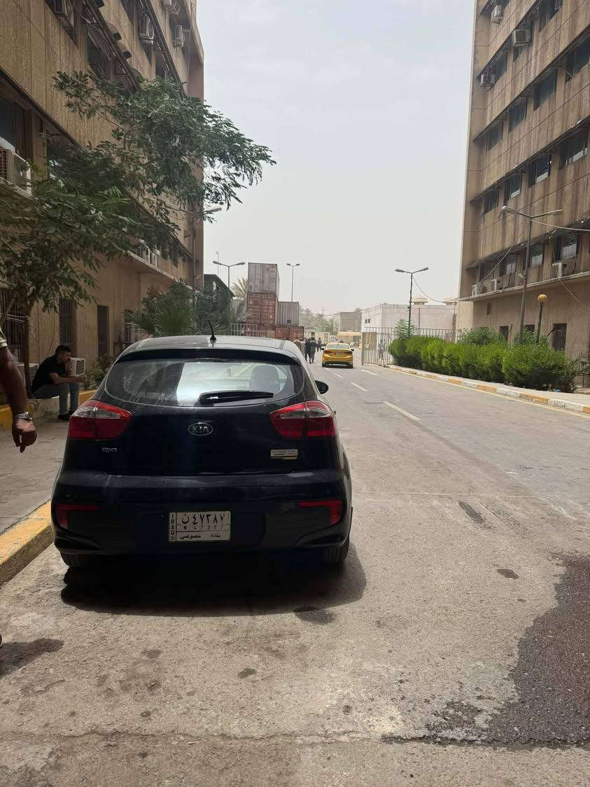 مكلف بلنشر... 
كيا ريو هاچباك 2016.خليجي استلام الدولية 
رقم بغداد.. تحويل مباشر،... 
محرك 1600.. 
ماشية 114.. حقيقي.. 
بچم كبس... 
مكفولة كير... محرك..تبريد... 
حداديتها زينه... 
زوج تايرات... 
بيه طخه معدله ب الباب الي ورة السايق..  بدون دواخل... 
السيارة كُلش مداريها كله بانزين محسن ودهن ادنول افضل شيء.. 
مكان السيارة بغداد.. 
للاستفسار الاتصال.. 
***********  متوفر واتساب..
