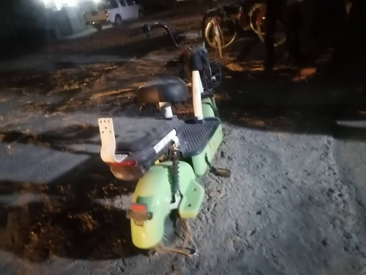 پاسکیل شەحن
جۆری MTY
یەك پاتری سوتاوە
وایەر  شەحنی لە گەڵانیە
هەموو شتێکی ئیشەکا
نرخ 50هەزار
ئەوەی ویستی چات بکات یان تێل
ناونیشان کەلار گازینۆ
ژ.م***********

