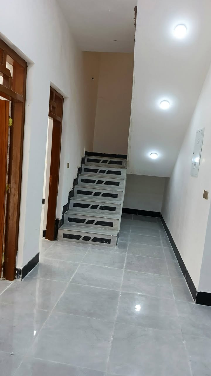 مشتمل لليجار مساحه 125متر بل جغيفي ثانيه يبعد عله شارع لرئيسي مال مقبره 300متر مشتمل بعده جديد ليوم غفلته. لطابق لثاني بعده هيكل يعتبر طابق واحد. ايجاره 350 
***********
