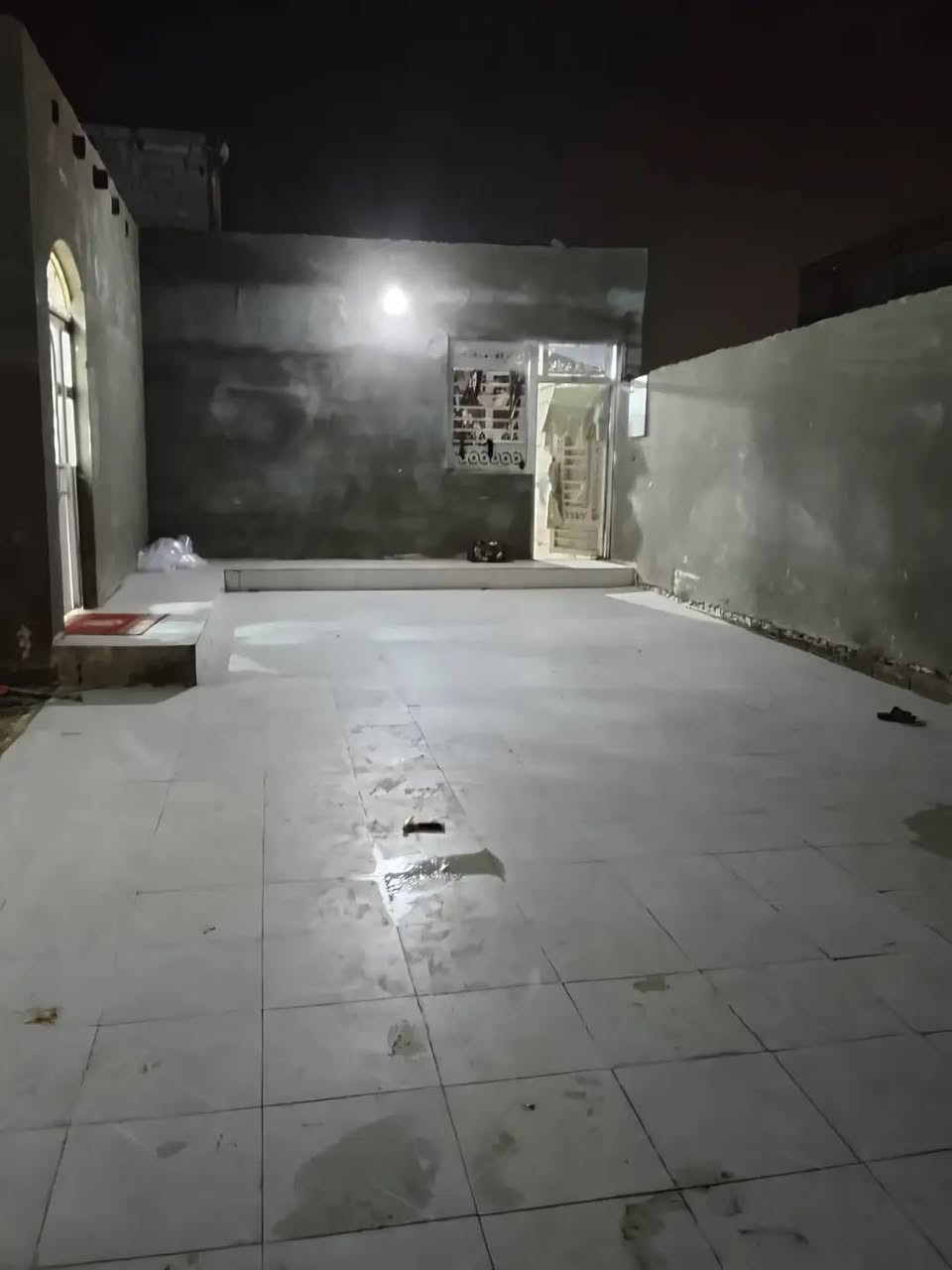 دار للبيع مع الاثاث 
المساحه 300 متر بناء سنه 2023 يتكون الدار من 
استقبال ومطبخ وصاله ومناور وصحيات وثلاثه غرف نوم وساحه كبيره العنوان ميسان المدثرة شارع الامام علي 
📞 للاستفسار أكثر:     ***********
                          ملاحظه 
المكتب  مجاز حكومياً ادخل للحساب ناشر ابيوت اي بيت ايعجبك او قطعه  راسلني وتدلل
أعرض عقارك عندنا ودع لنا التسويق
عنـــوان المـكتــب ميسان  (مكتب عقارات الساعدي) 
الفرع الاول    حي  الجامعي         0770555343
حي الجامعي  ودور النفط.          ***********
 الفرع الثاني  البتيرة مقابل الف دار ***********
الفرع الثالث حي الصحفين والغدير***********
