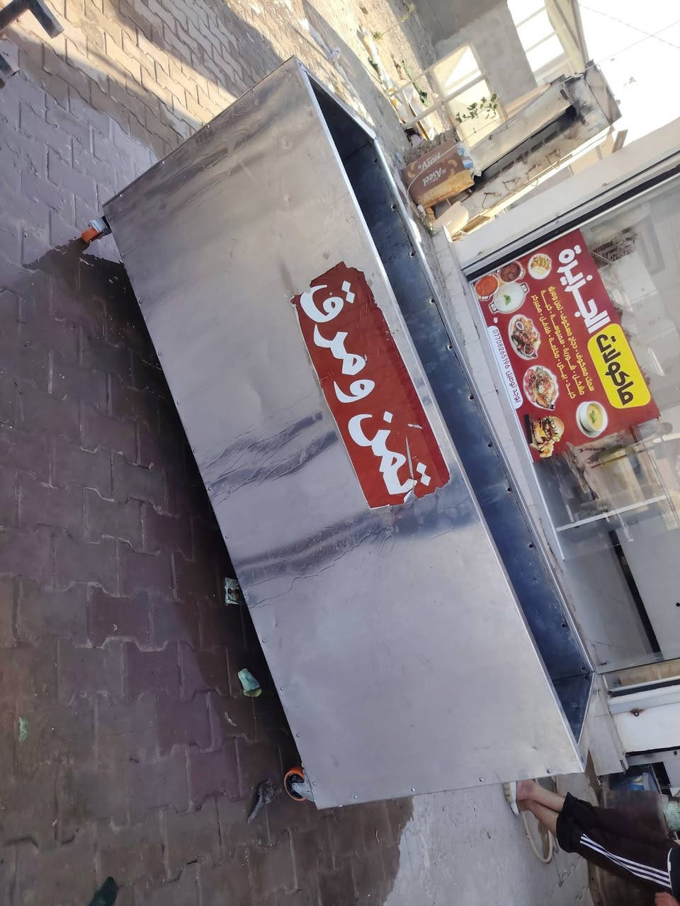 أغراض مطعم للبيع كما موضح في الصور العنوان كربلاء المقدسة رقم الهاتف ***********
