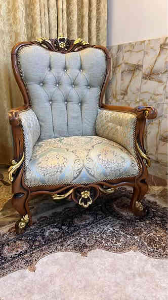 تخم تركي ملكي خشب زان عشر مقاعد نظيف بدون ضرر السعر ٧٥٠ مكانه المنصور *********** بغداد
